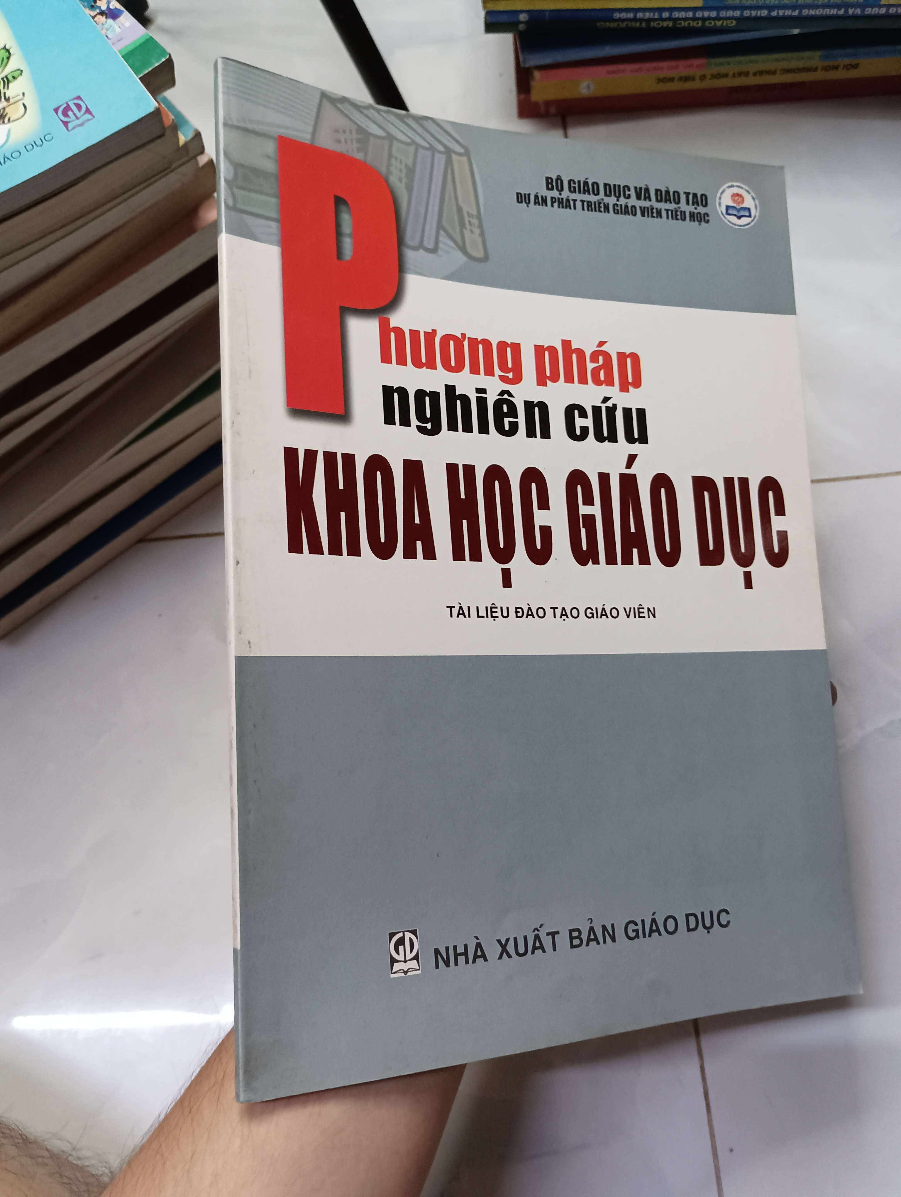 Phương pháp nghiên cứu khoa học giáo dục (Tài liệu đào tạo giáo viên) 2006 80% ố (Sách giáo khoa - giáo trình) HLSC