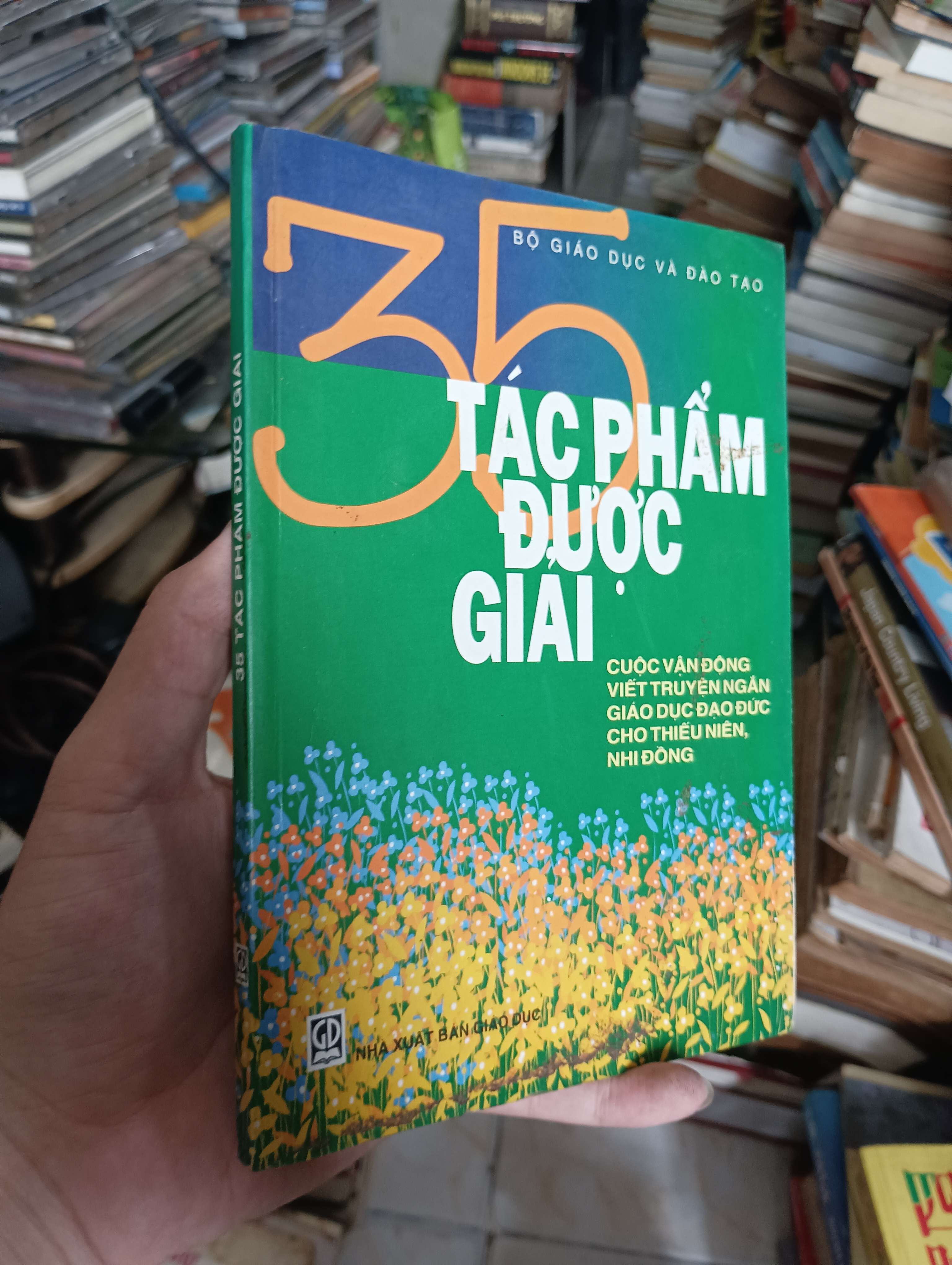 35 Tác phẩm được giải 2002 (Sách văn học) KSX