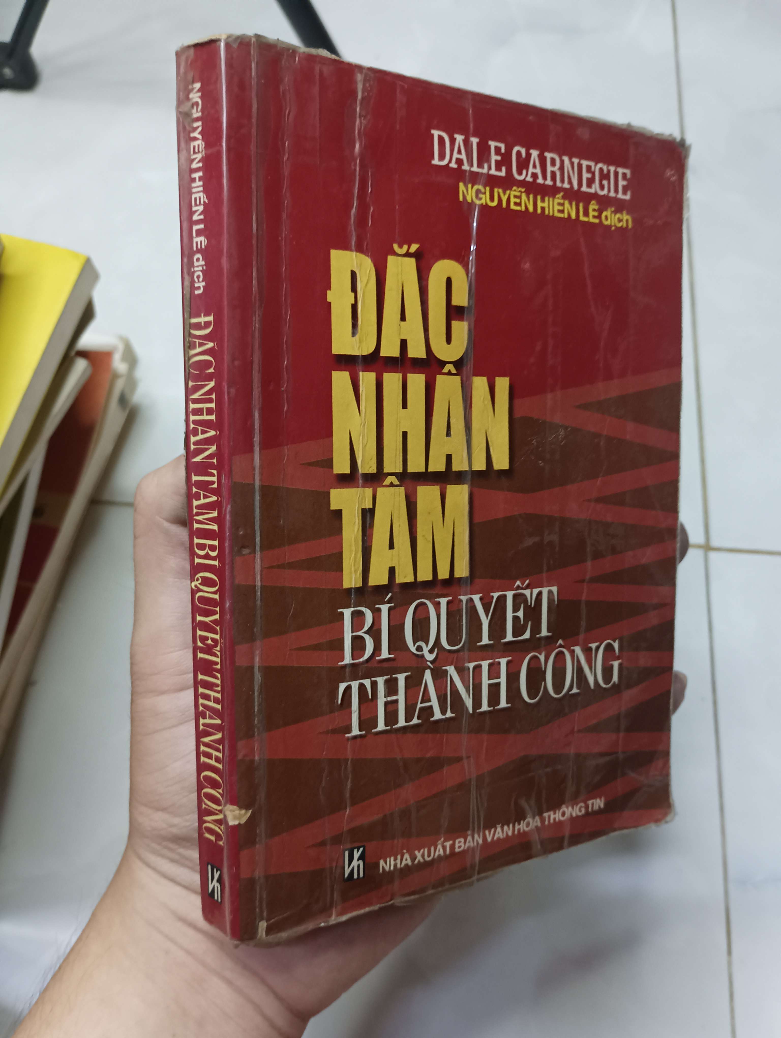 Đắc Nhân Tâm (Bí quyết thành công) - Dale Carnegie 2002 70% ố bìa nhăn (Kỹ năng sống) HLSC