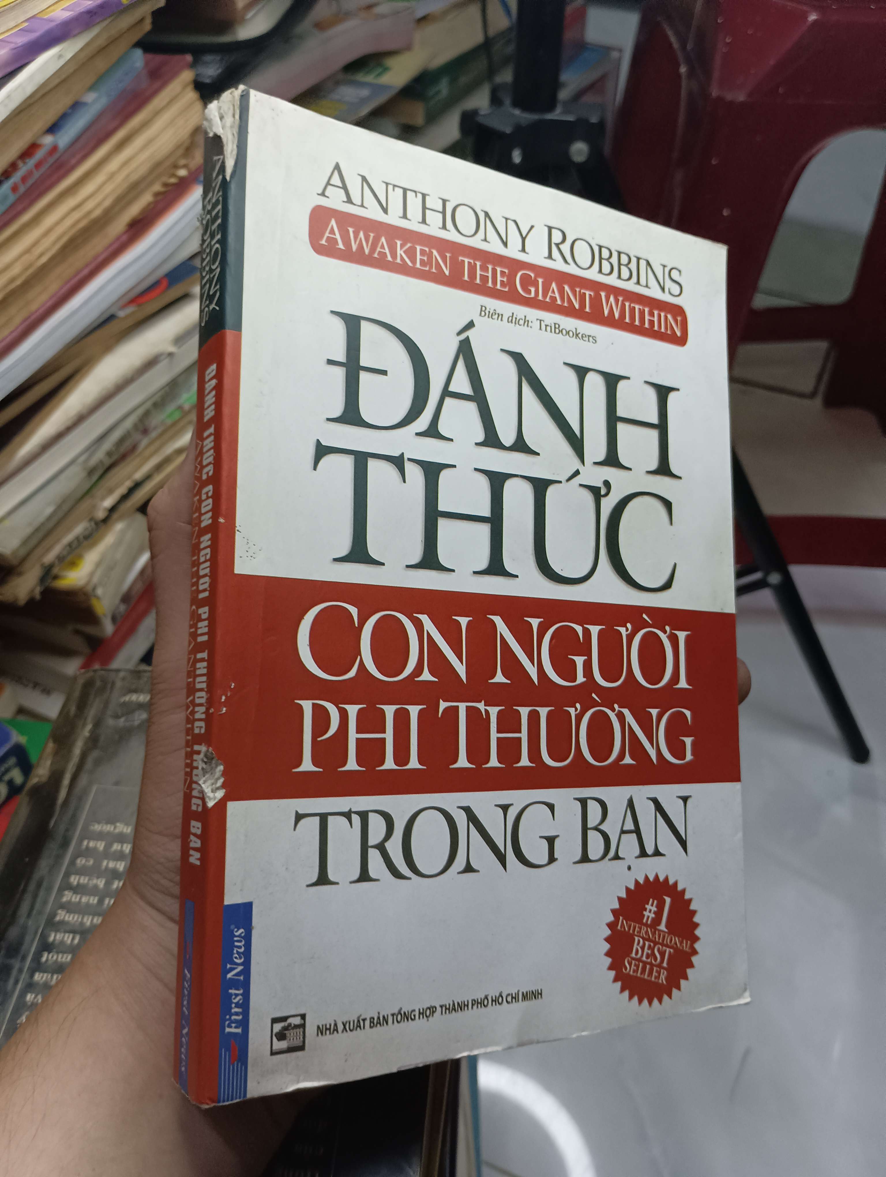 Đánh Thức Con Người Phi Thường Trong Bạn (Awaken The Giant Within) 2018 80% ố sách in rách (Kỹ năng sống) HLSC