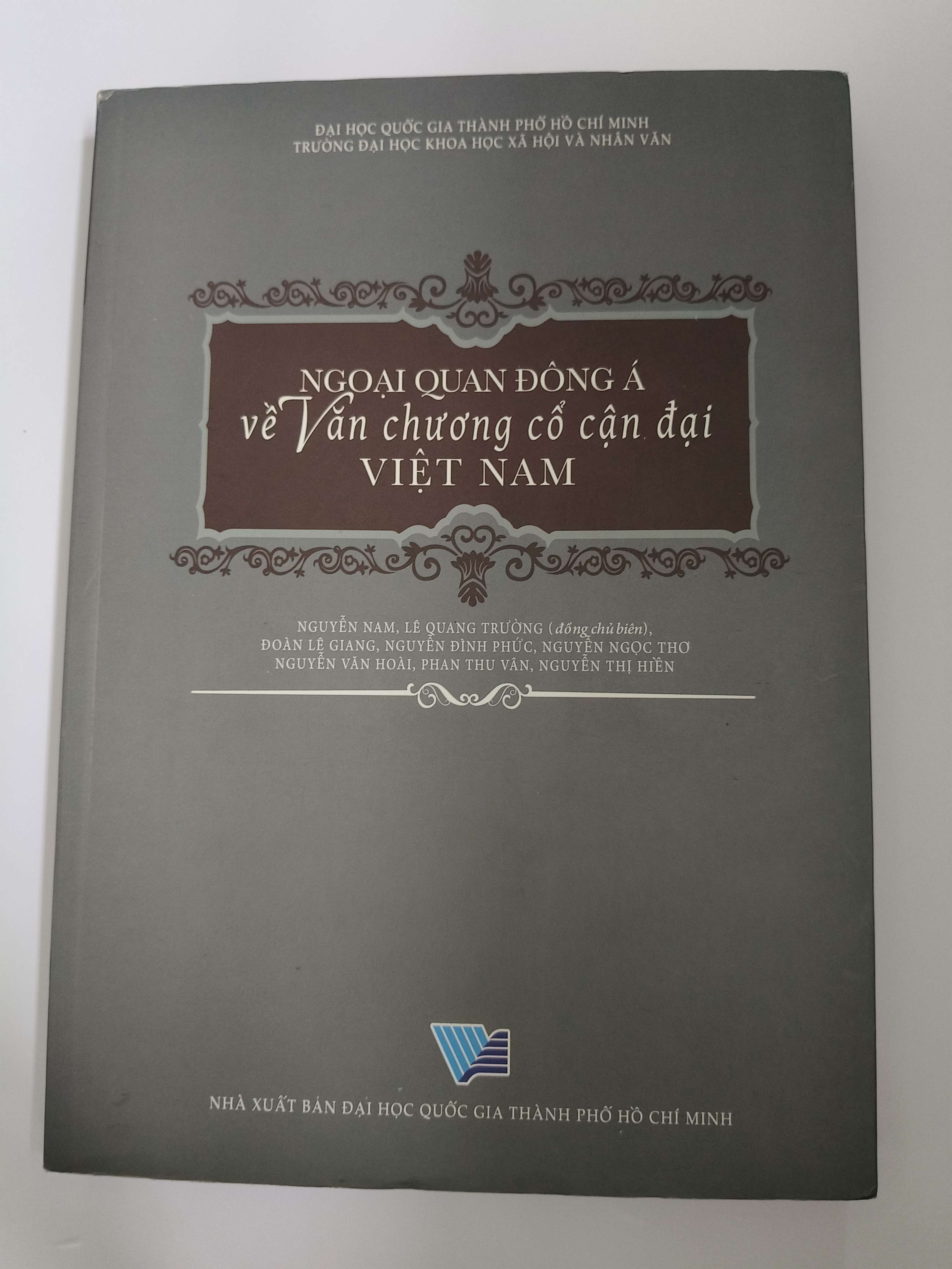 Ngoại quan Đông Á về văn chương cổ cận đại Việt Nam - Xb 2023 - 395 trang (Lịch sử Việt Nam) ANTQ