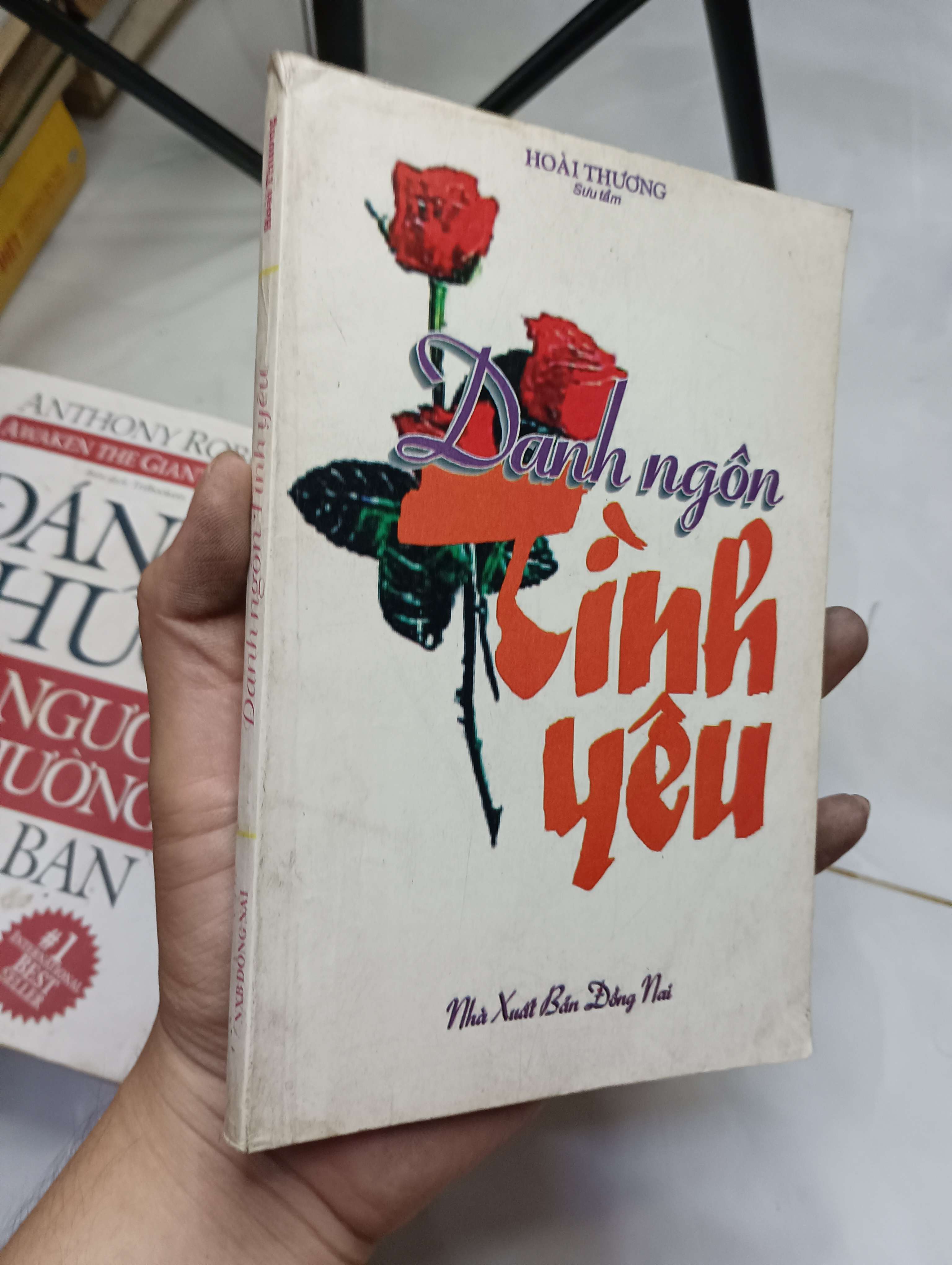 Danh ngôn tình yêu - Hoài Thương 1997 70% ố (Sách văn học) HLSC