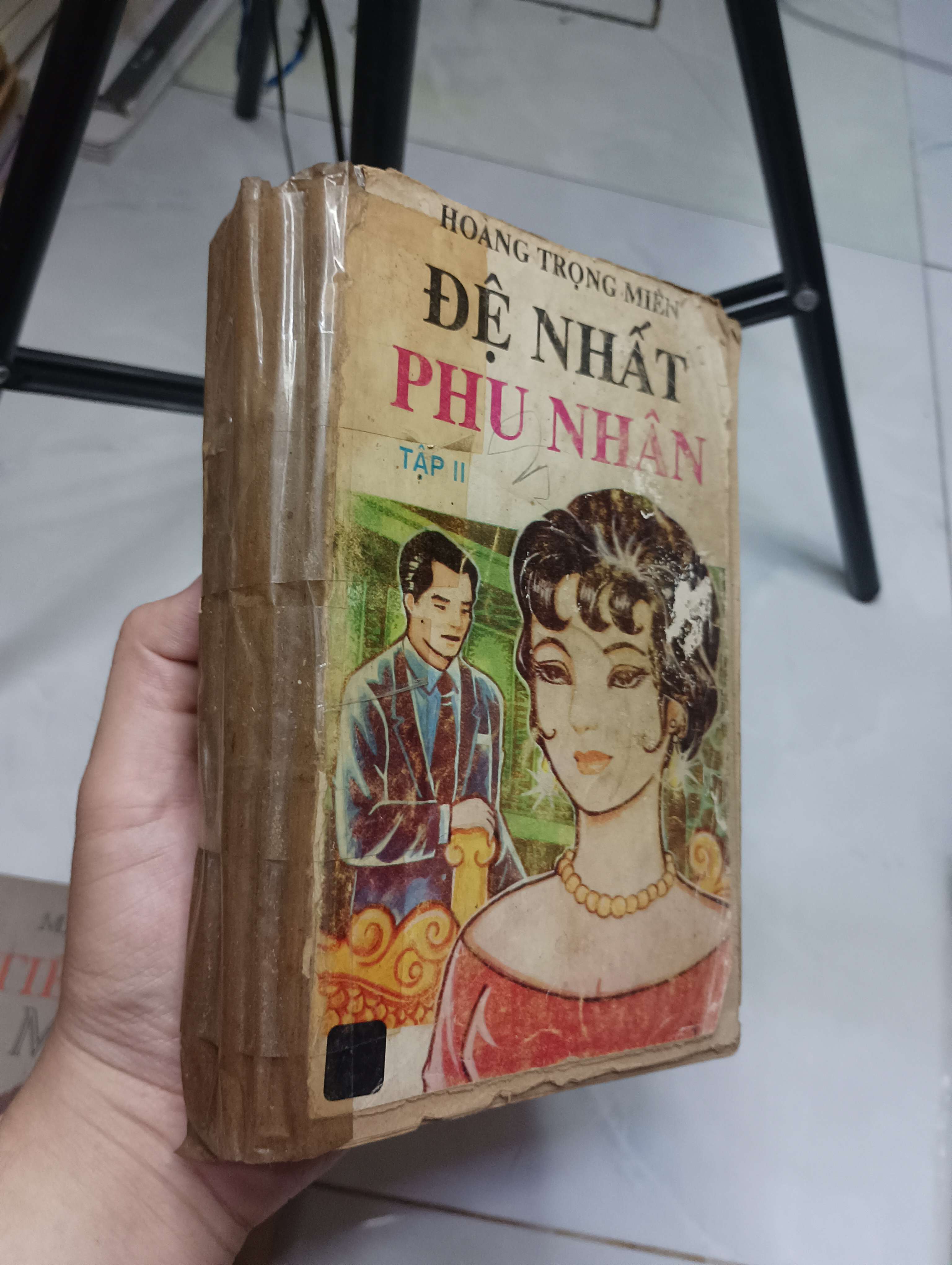 Đệ nhất phu nhân (Tập II) - Hoàng Trọng Miên 70% bung gáy (Sách văn học) HLSC
