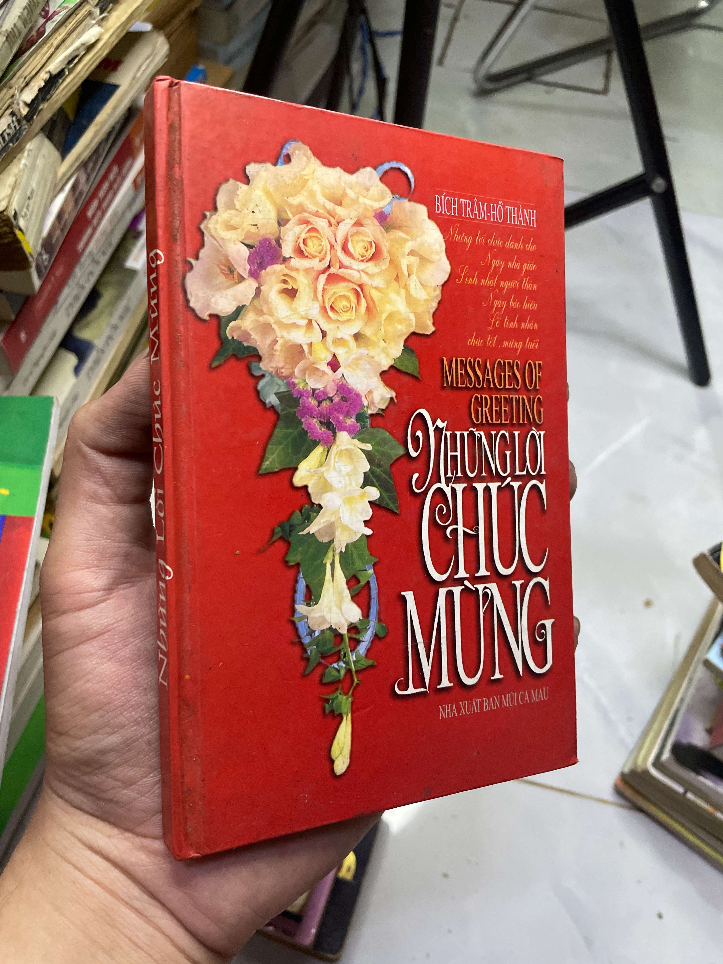 NHỮNG LỜI CHÚC MỪNG (MESSAGES OF GREETING) - BÍCH TRÂM & HỒ THÀNH 70% ố (Sách văn học) HLSC