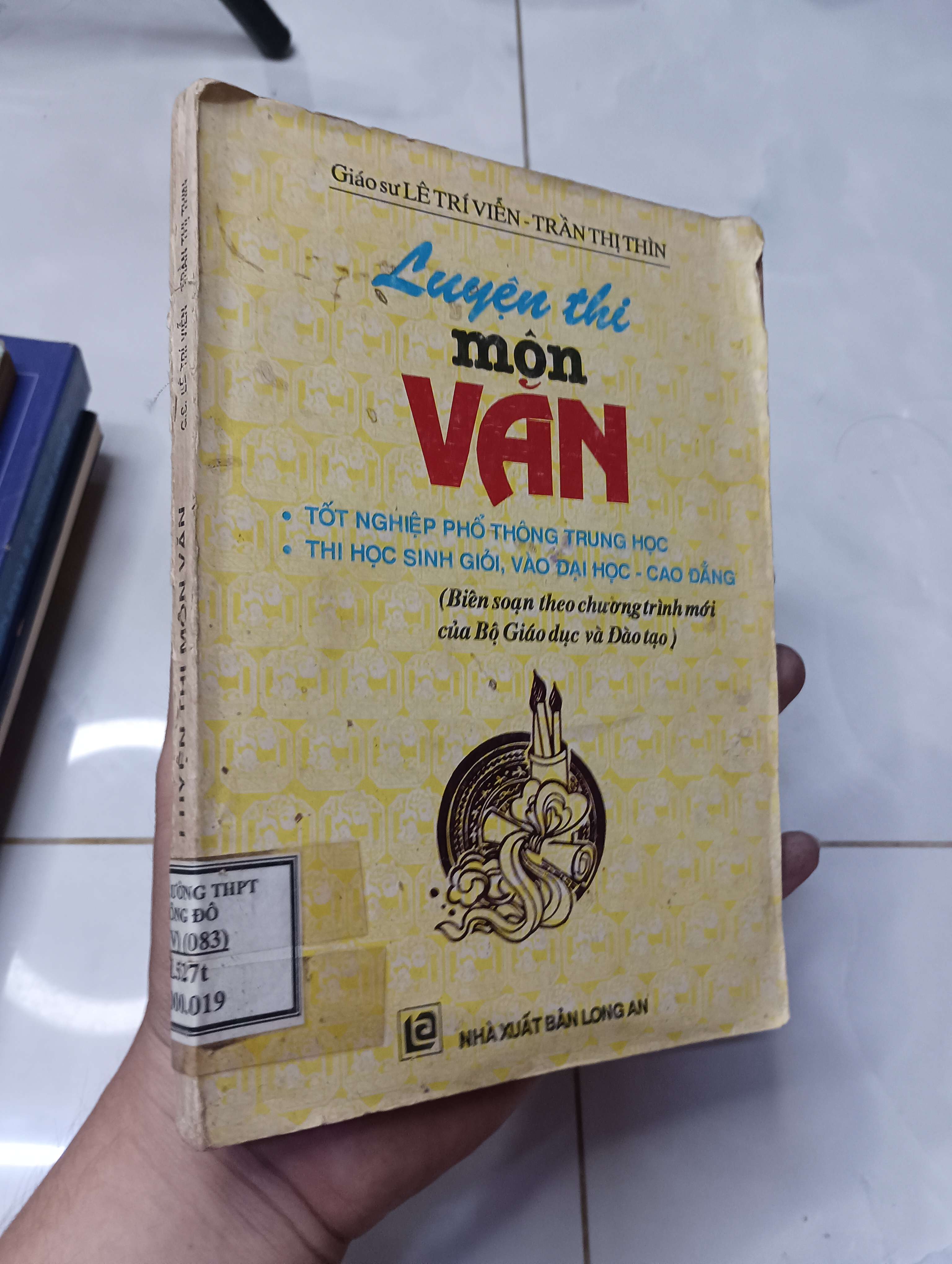 Luyện thi môn Văn - Giáo sư Lê Trí Viễn & Trần Thị Thìn 1991 70% ố có viết (Tham khảo - luyện thi) HLSC