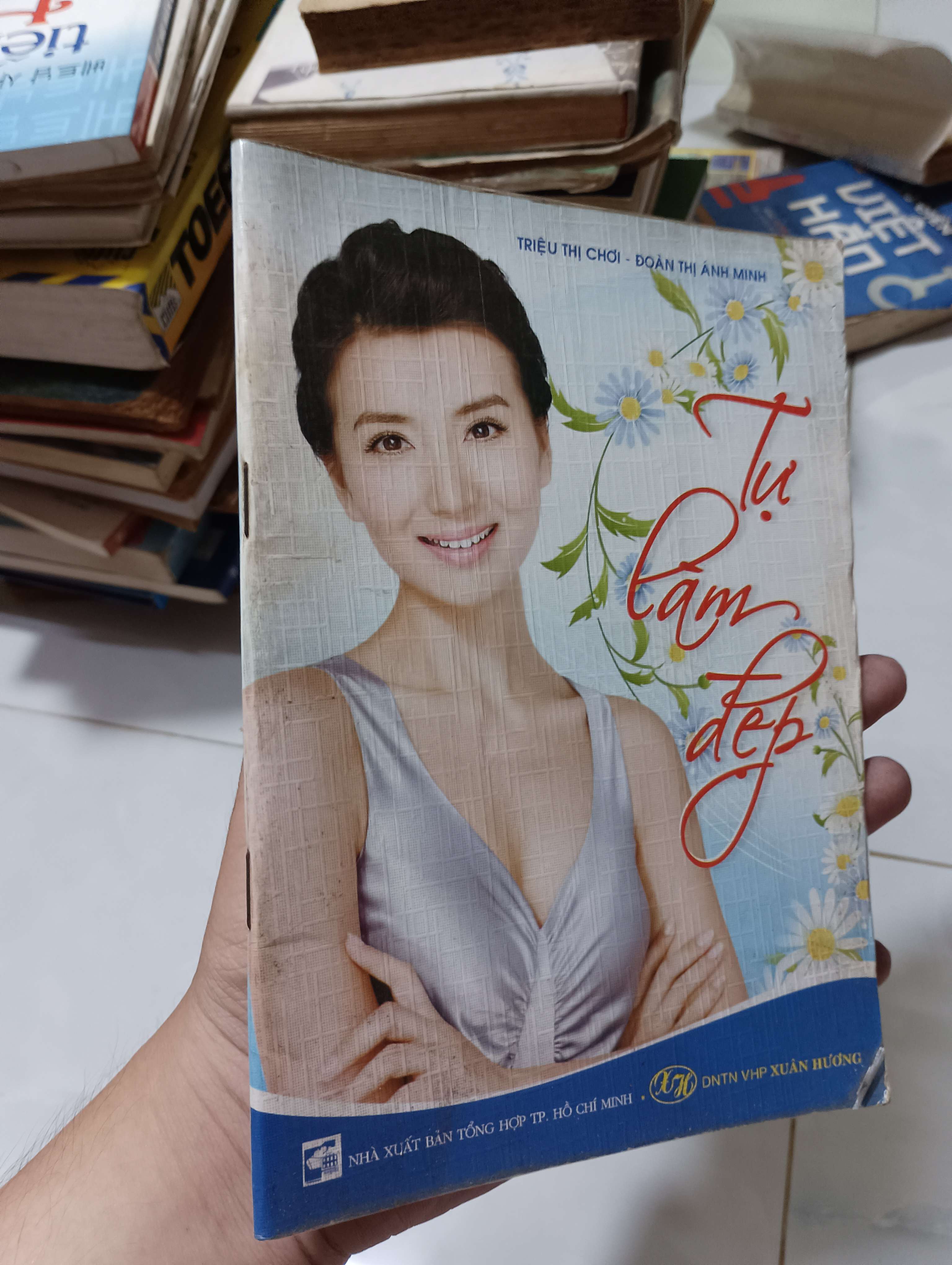 Tự làm đẹp - Triệu Thị Chơi & Đoàn Thị Ánh Minh 2010 80% ố (Sách kiến thức tổng hợp) HLSC