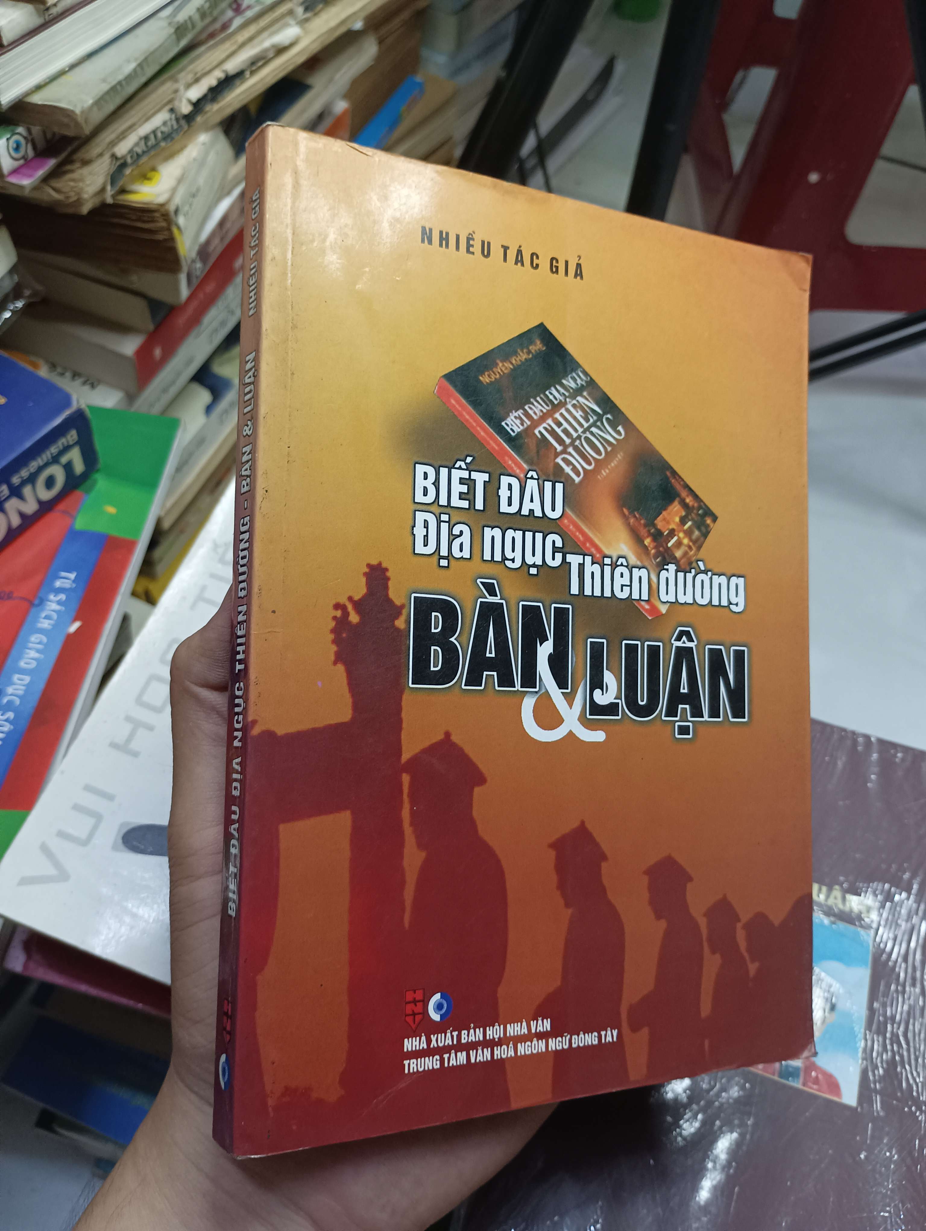Biết đâu Địa ngục Thiên đường - Bàn & luận 2011 80% (Sách văn học) HLSC