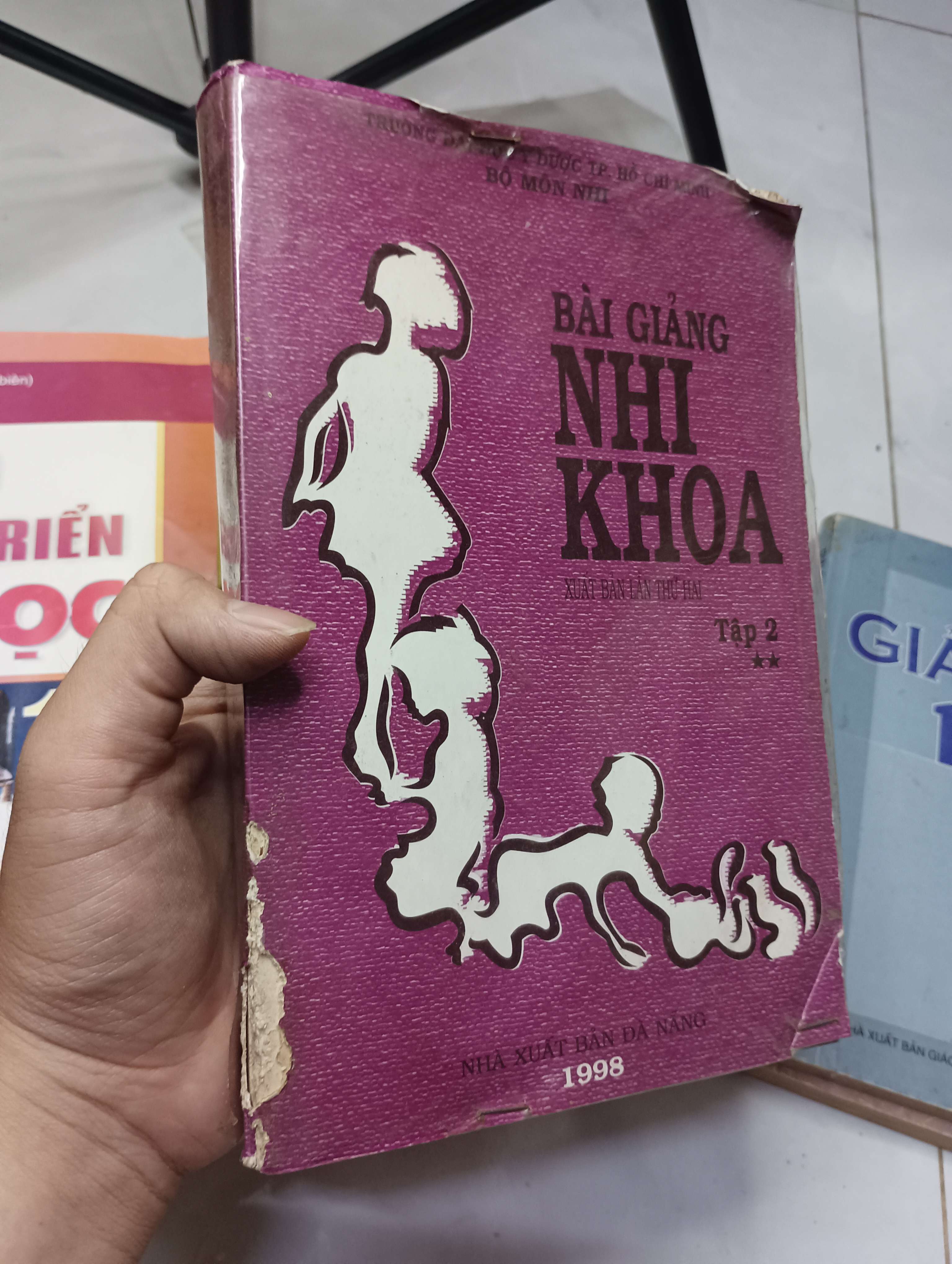 Bài giảng Nhi khoa (Tập 2) 1997 70% ố bung gáy nhẹ (Sách giáo khoa - giáo trình) HLSC