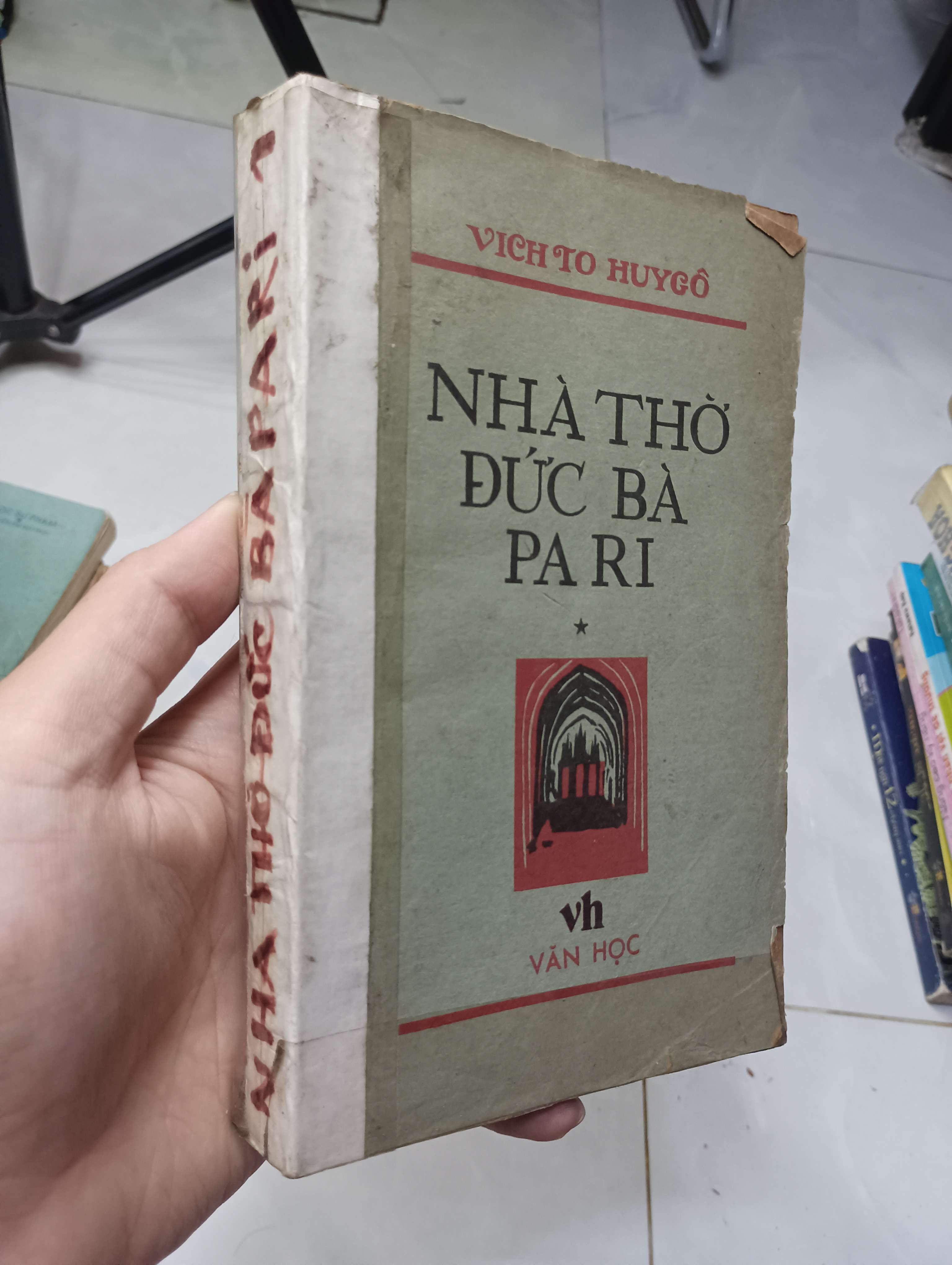 Nhà thờ Đức Bà Pari (Tập 1) - Vich to Huygô 1985 70% bìa xấu (Văn học nước ngoài) HLSC