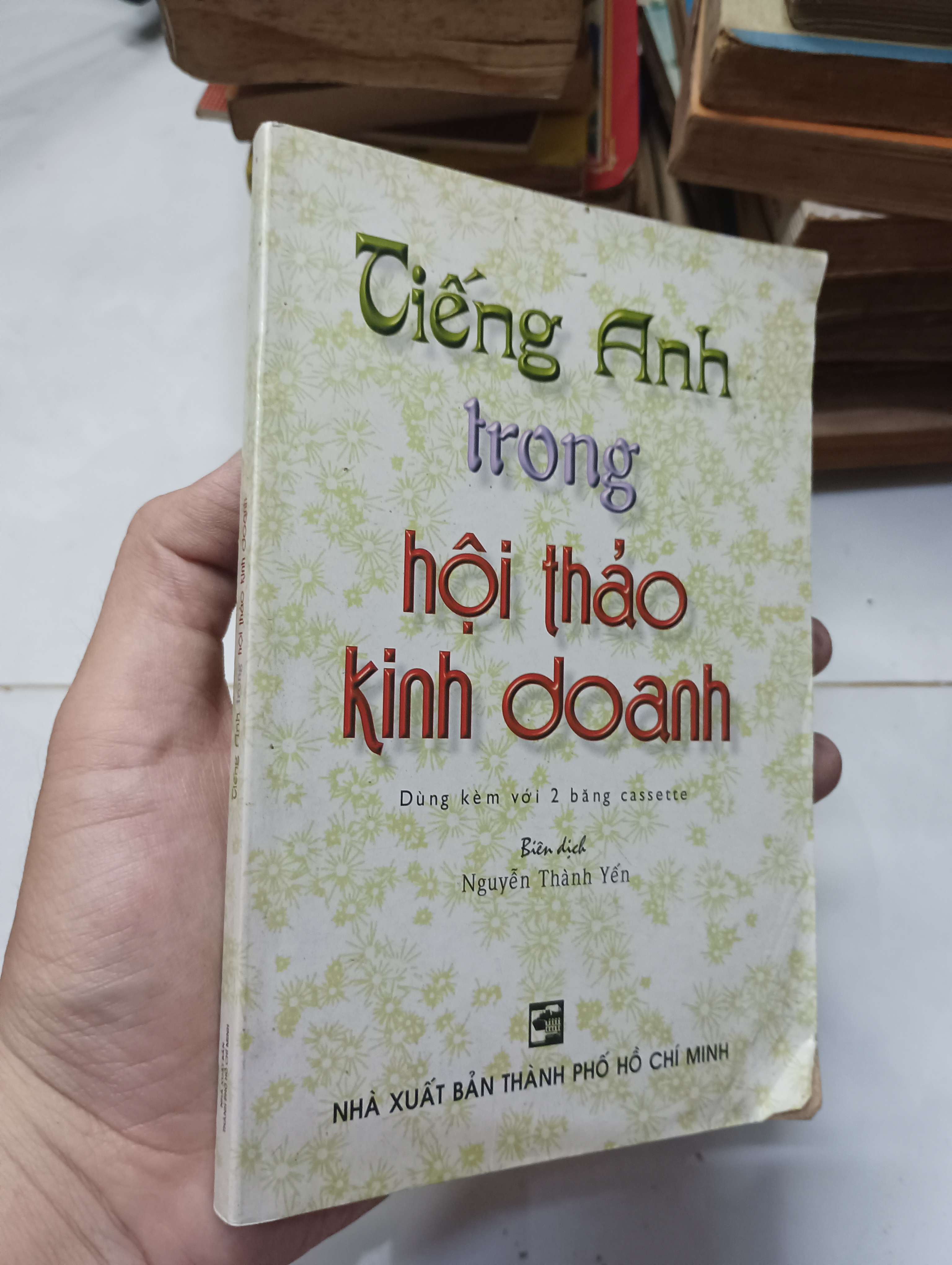 Tiếng Anh trong hội thảo kinh doanh - Nguyễn Thành Yến 2003 80% bìa hơi nhăn (Sách học ngoại ngữ) HLSC
