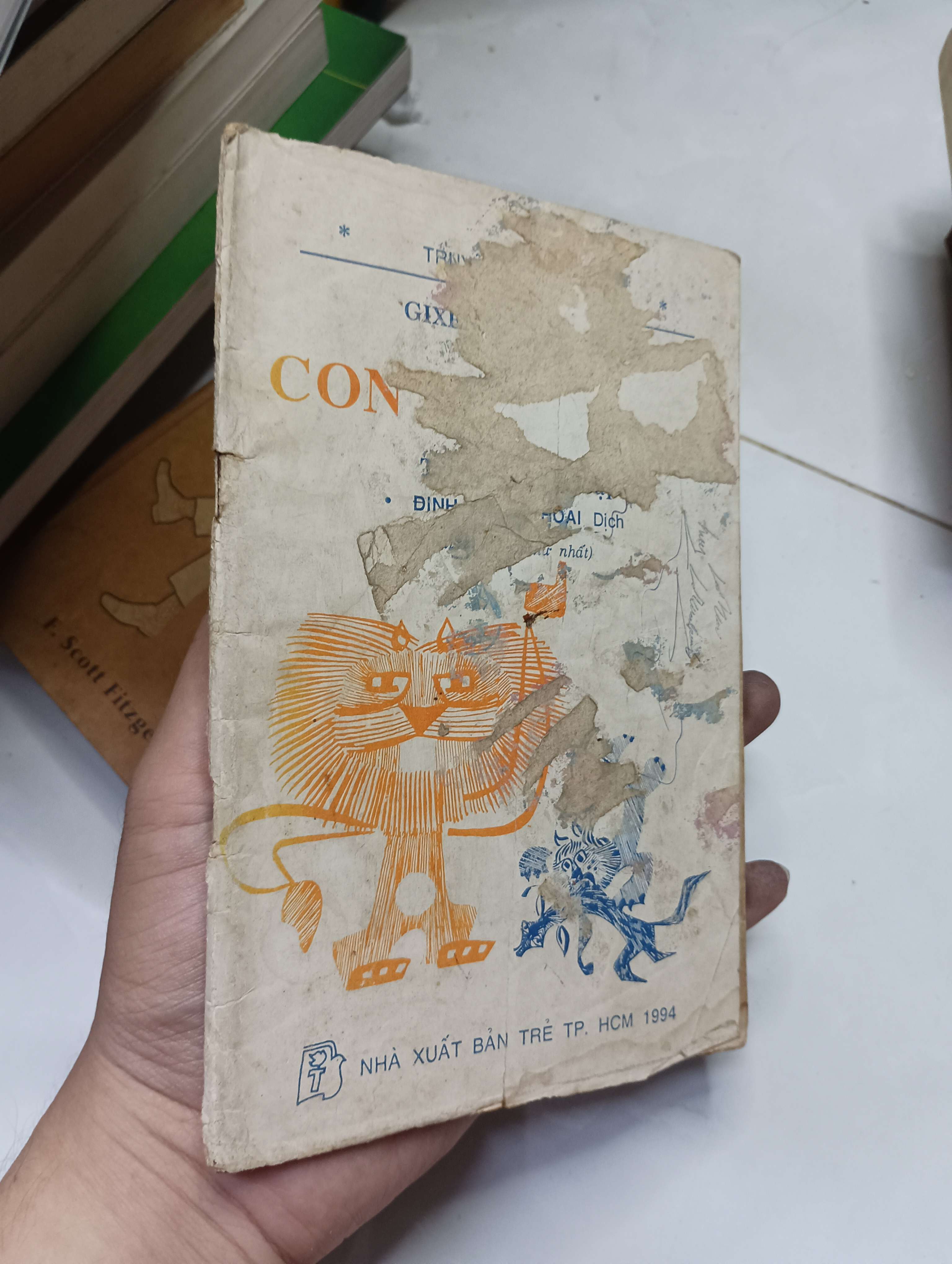 CON KHỔNG LỒ (TRUYỆN CỔ AI CẬP) - GIXEN ĐỜ GÚSTIN 1994 70% ố bìa xấu (Văn học nước ngoài) HLSC