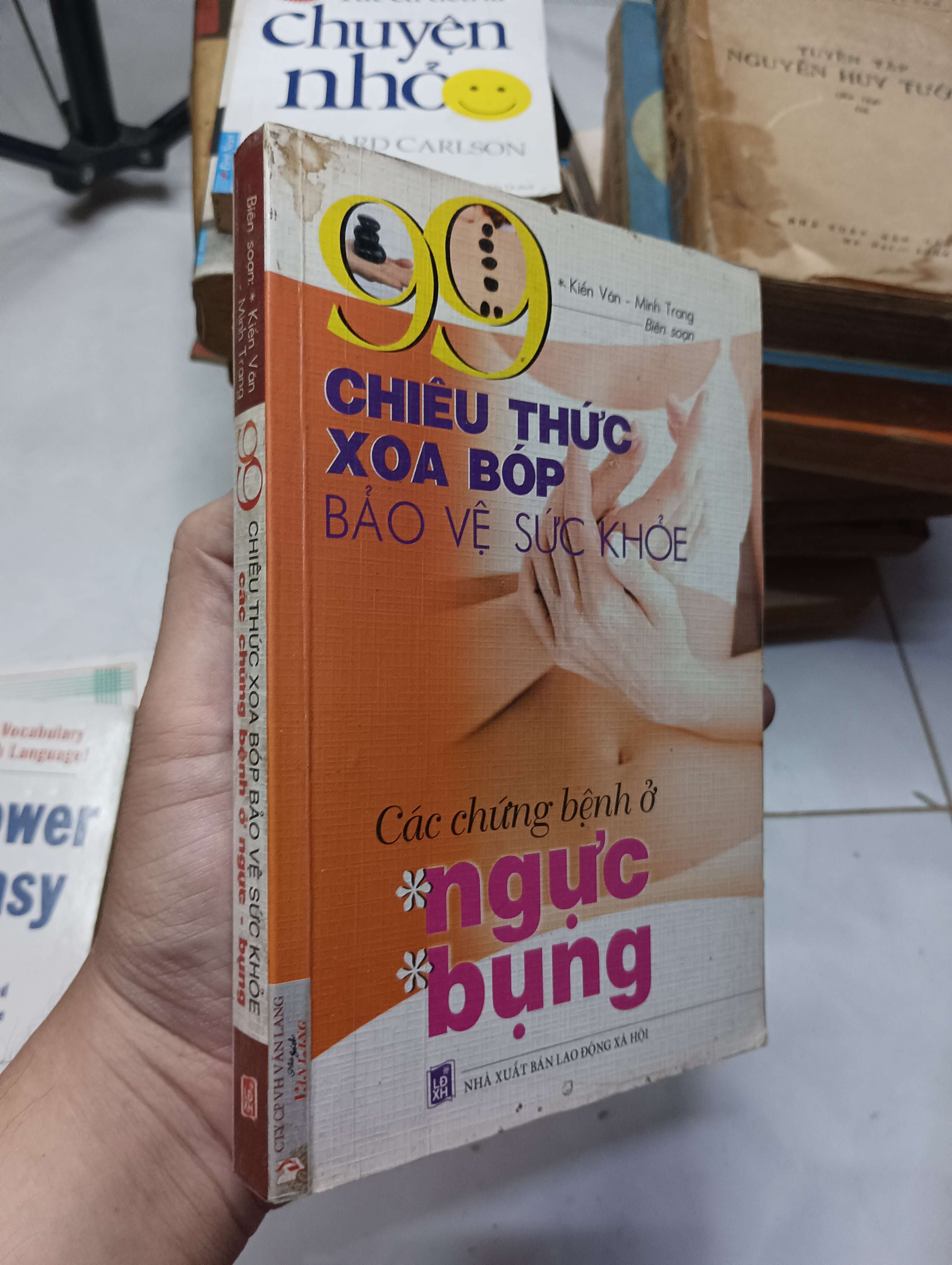 99 chiêu thức xoa bóp bảo vệ sức khỏe: Các chứng bệnh ở ngực - bụng 2007 80% ố (Sách kiến thức tổng hợp) HLSC