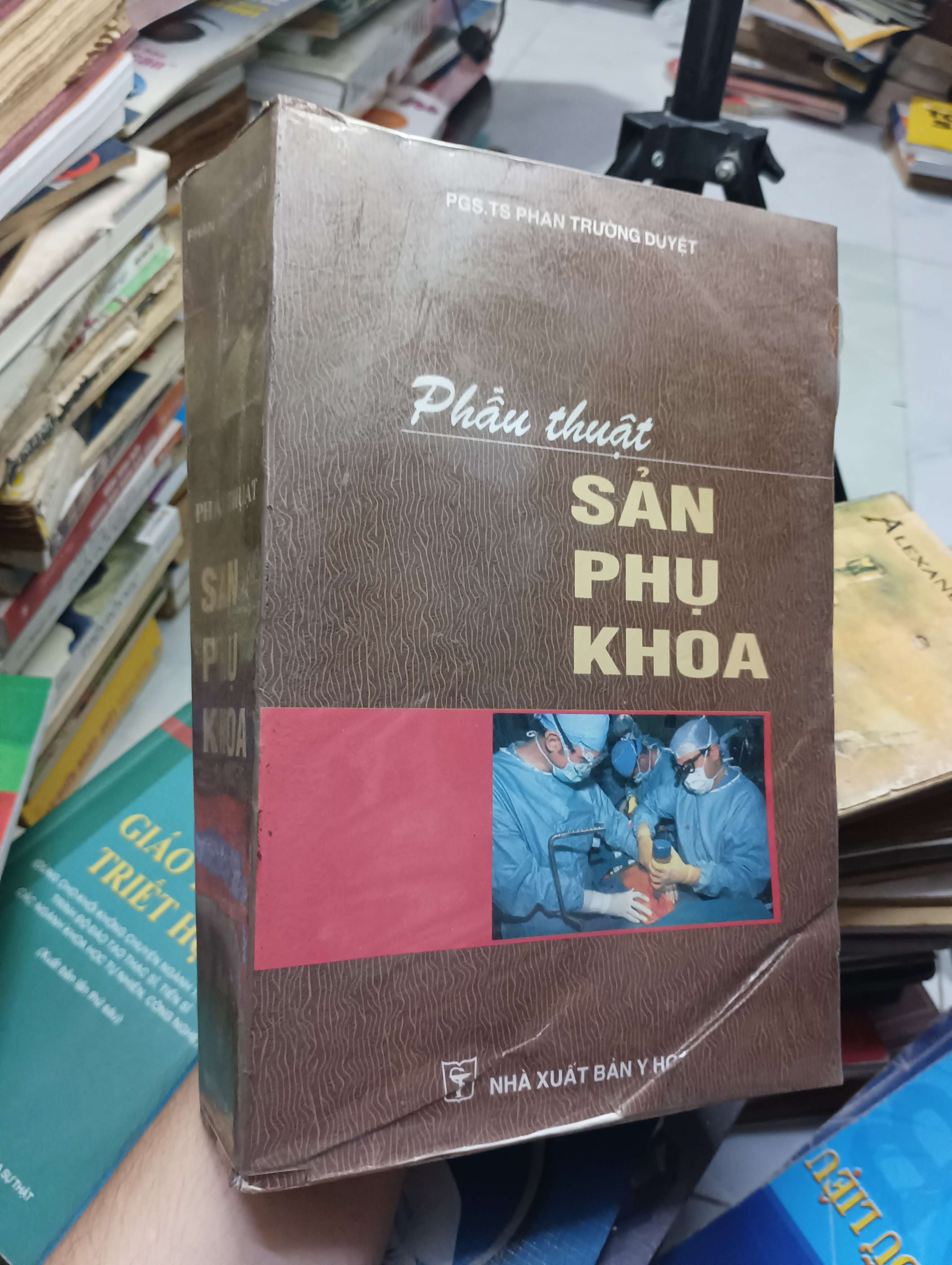Phẫu thuật sản phụ khoa - PGS. TS. Phan Trường Duyệt 2003 80% ố (Sách Y học - Sức khỏe - Thể thao) HLSC