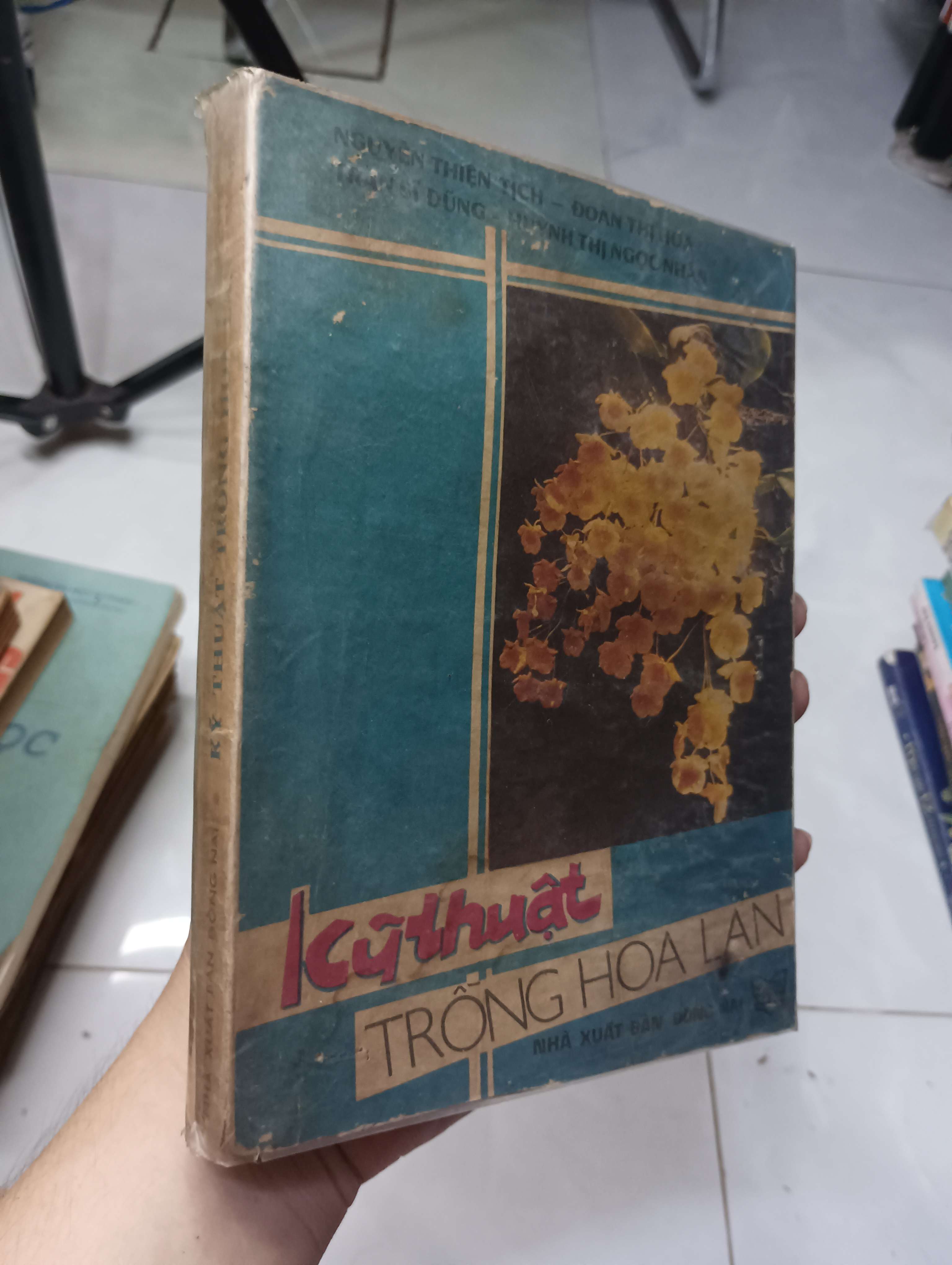 Kỹ thuật trồng hoa lan - 1988 70% ố (Sách kiến thức tổng hợp) HLSC