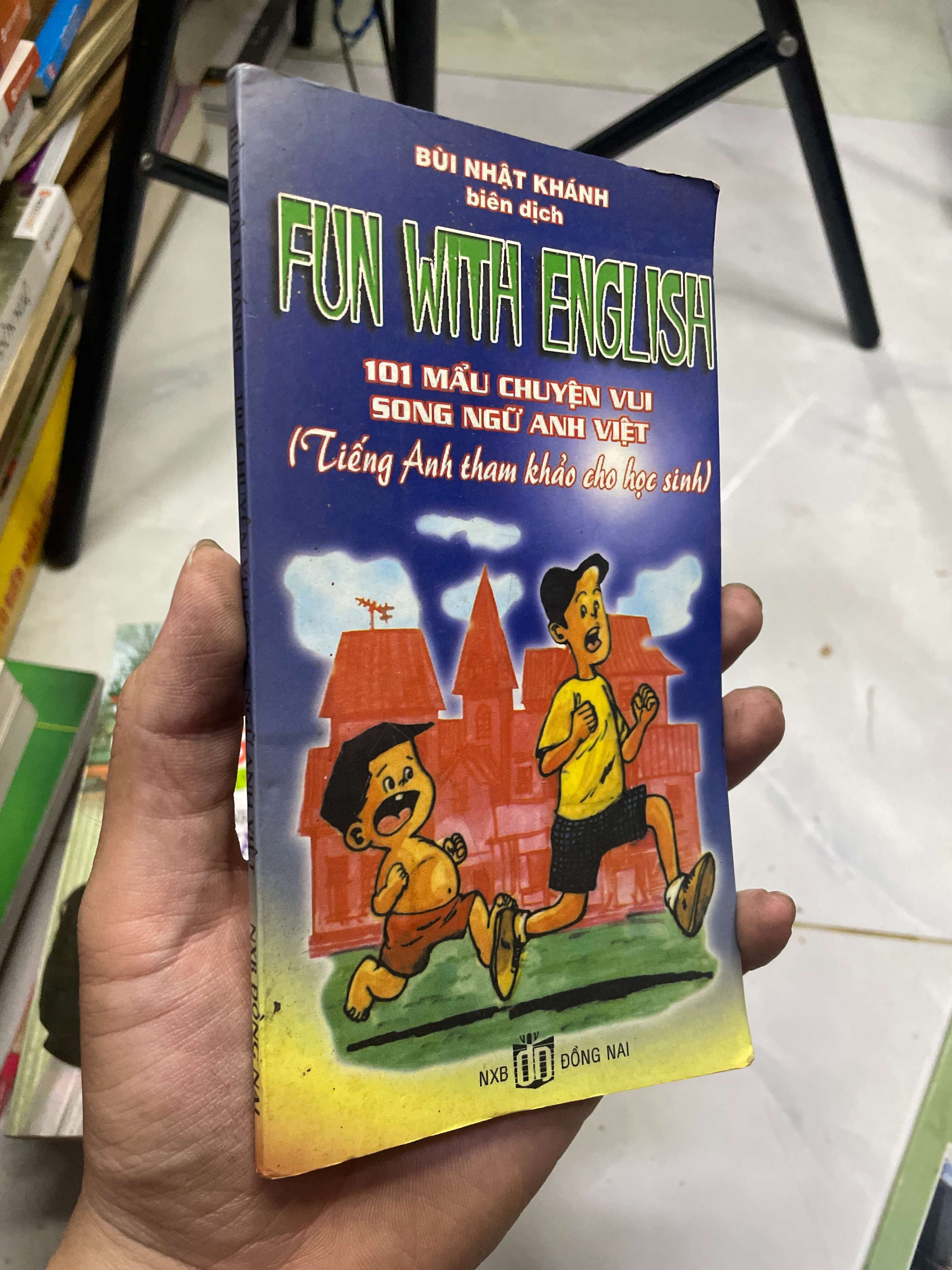 FUN WITH ENGLISH (101 MẪU CHUYỆN VUI SONG NGỮ ANH VIỆT) - BÙI NHẬT KHÁNH 1998 80% ố (Sách tự học tiếng Anh) HLSC