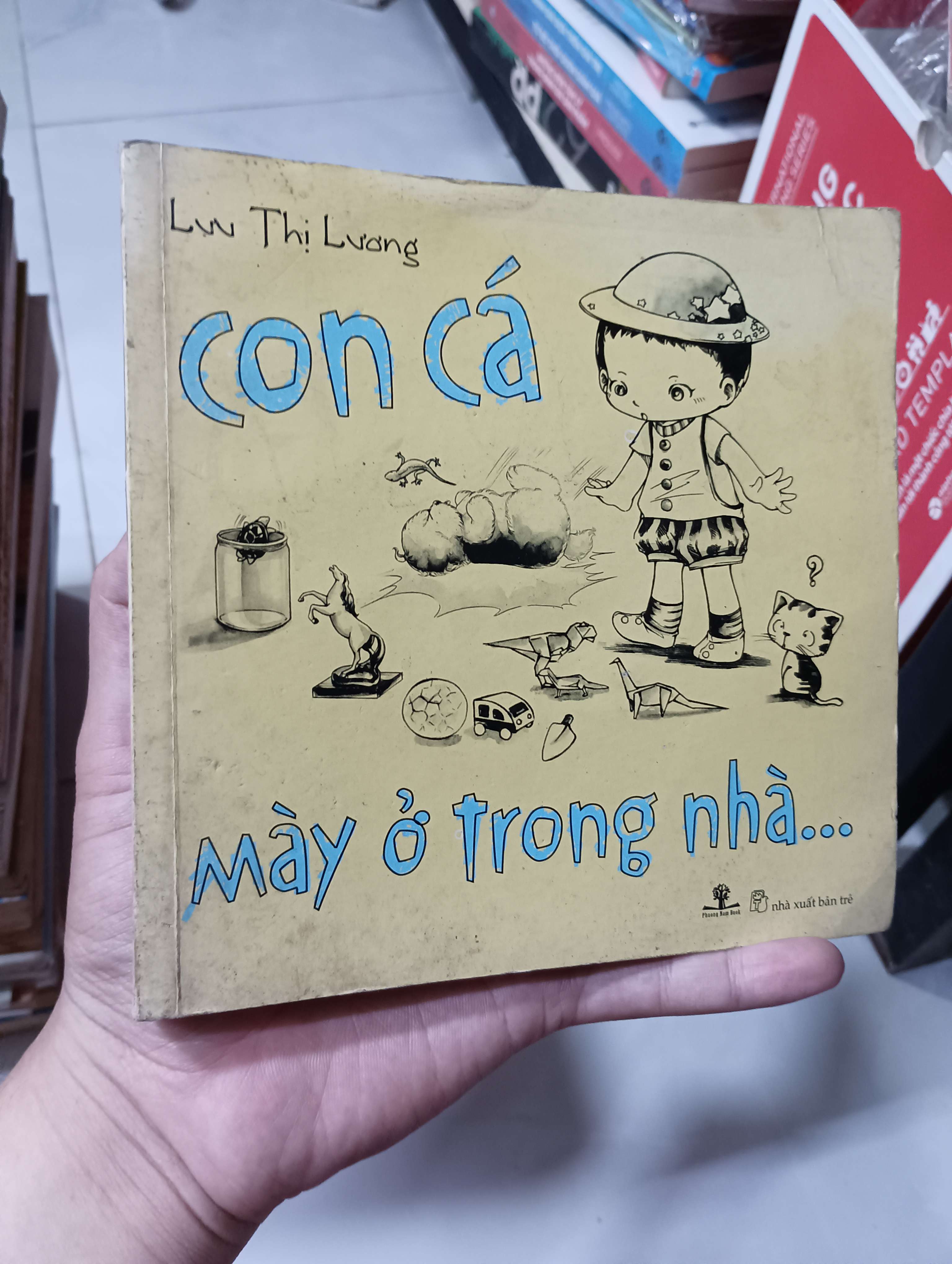 Con cá mày ở trong nhà - Lưu Thị Lương 80% ố (Sách văn học) HLSC