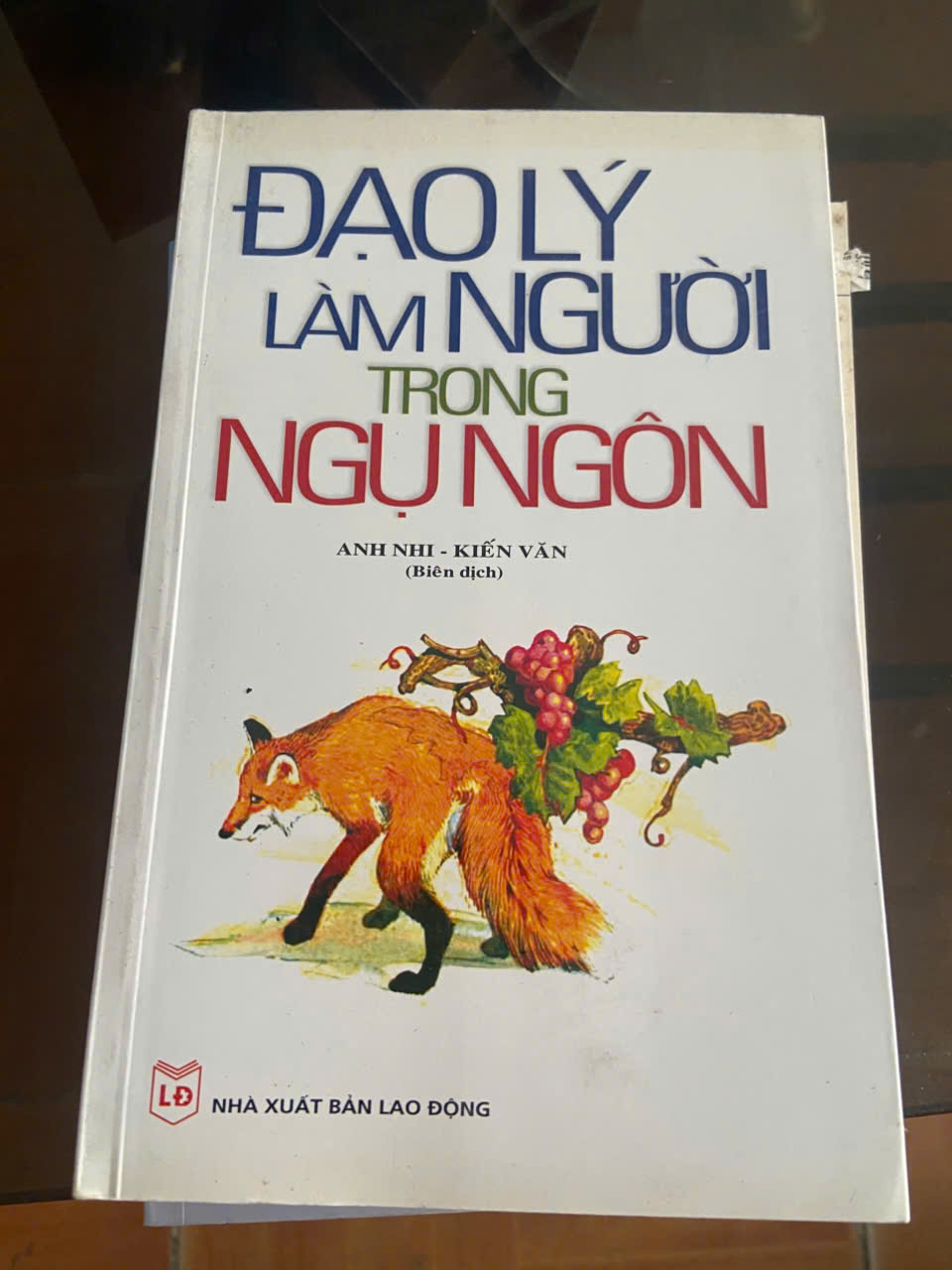 Đạo lý làm người trong ngụ ngôn Mới 80% (Sách văn học) VAVO