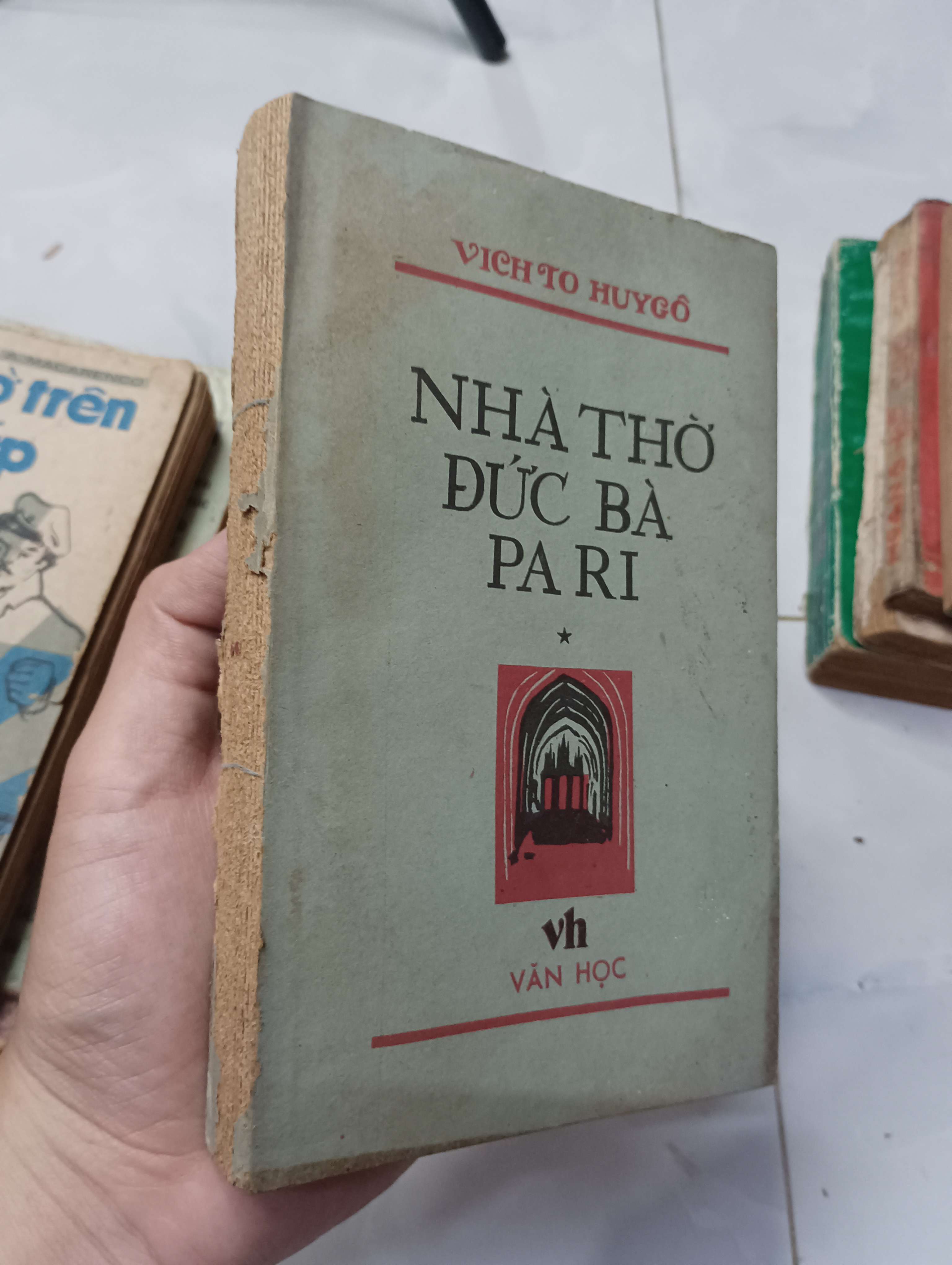 Nhà thờ Đức Bà Pa-ri (Vich-to Huy-gô) 1985 70% bung gáy (Tiểu Thuyết) HLSC