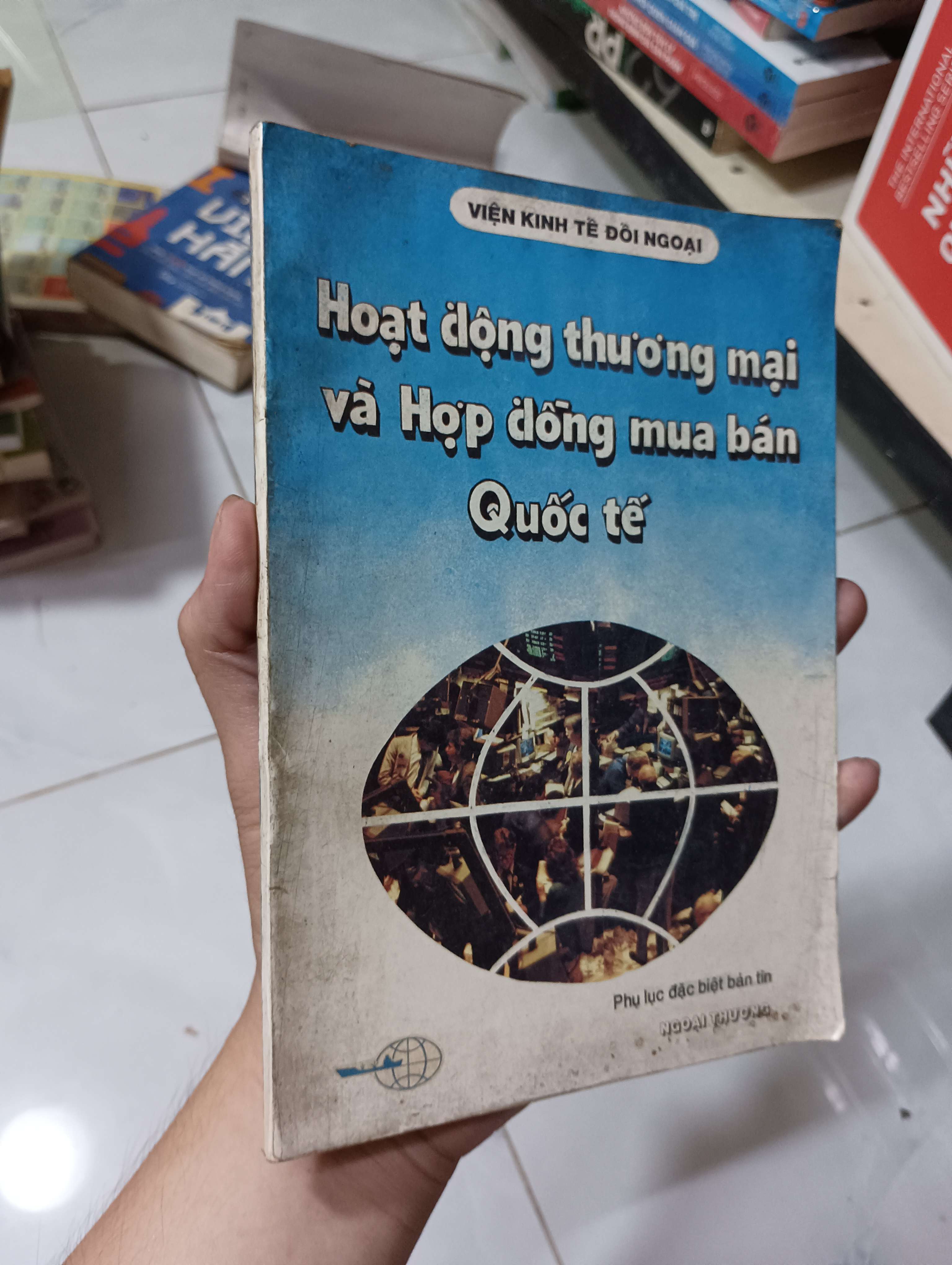 Hoạt động thương mại và Hợp đồng mua bán Quốc tế - Viện Kinh tế Đối ngoại 1989 80% ố (Sách giáo khoa - giáo trình) HLSC