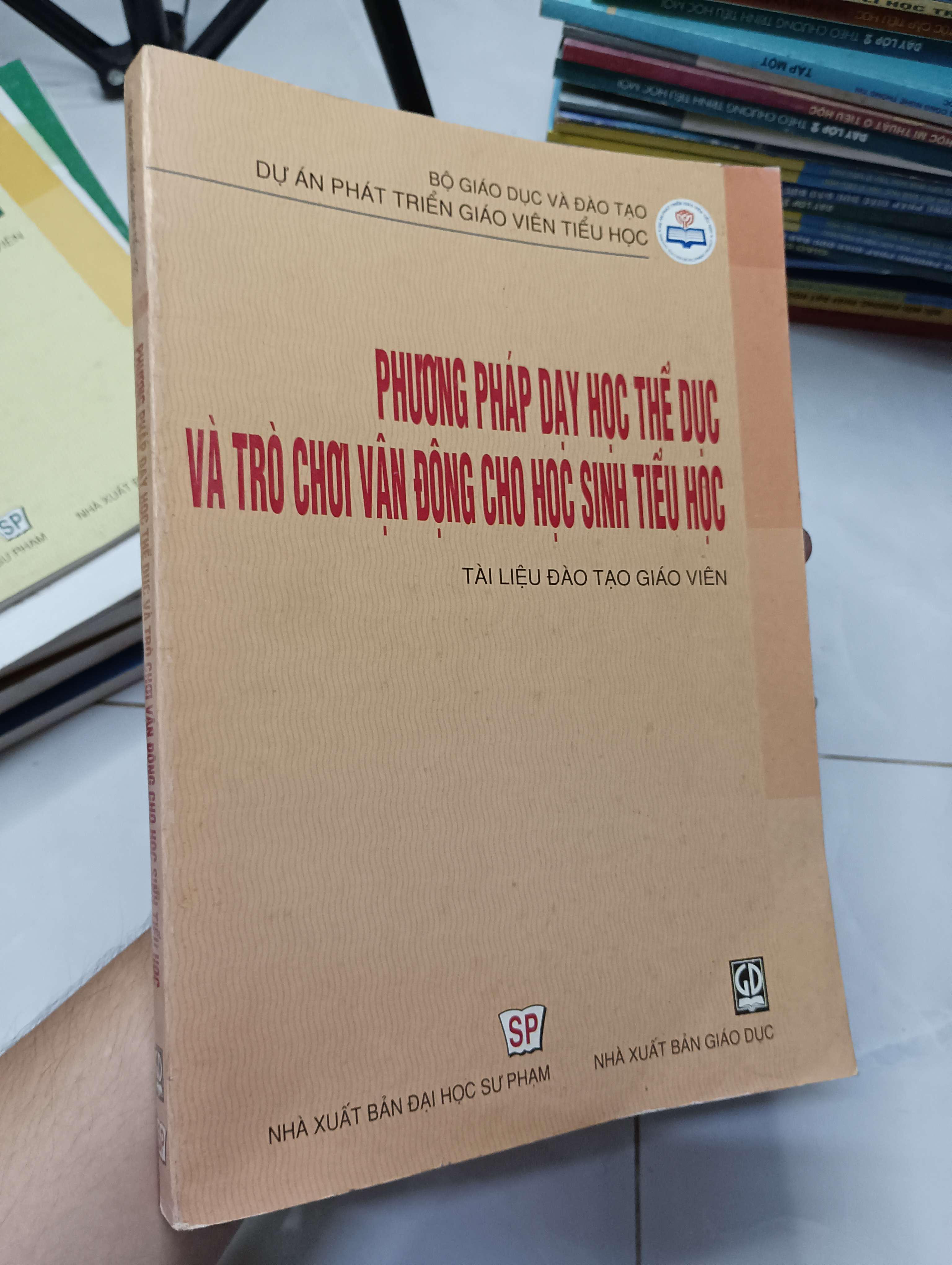 Phương pháp dạy học thể dục và trò chơi vận động cho học sinh tiểu học (Tài liệu đào tạo giáo viên) 2007 80% ố (Sách giáo khoa - giáo trình) HLSC