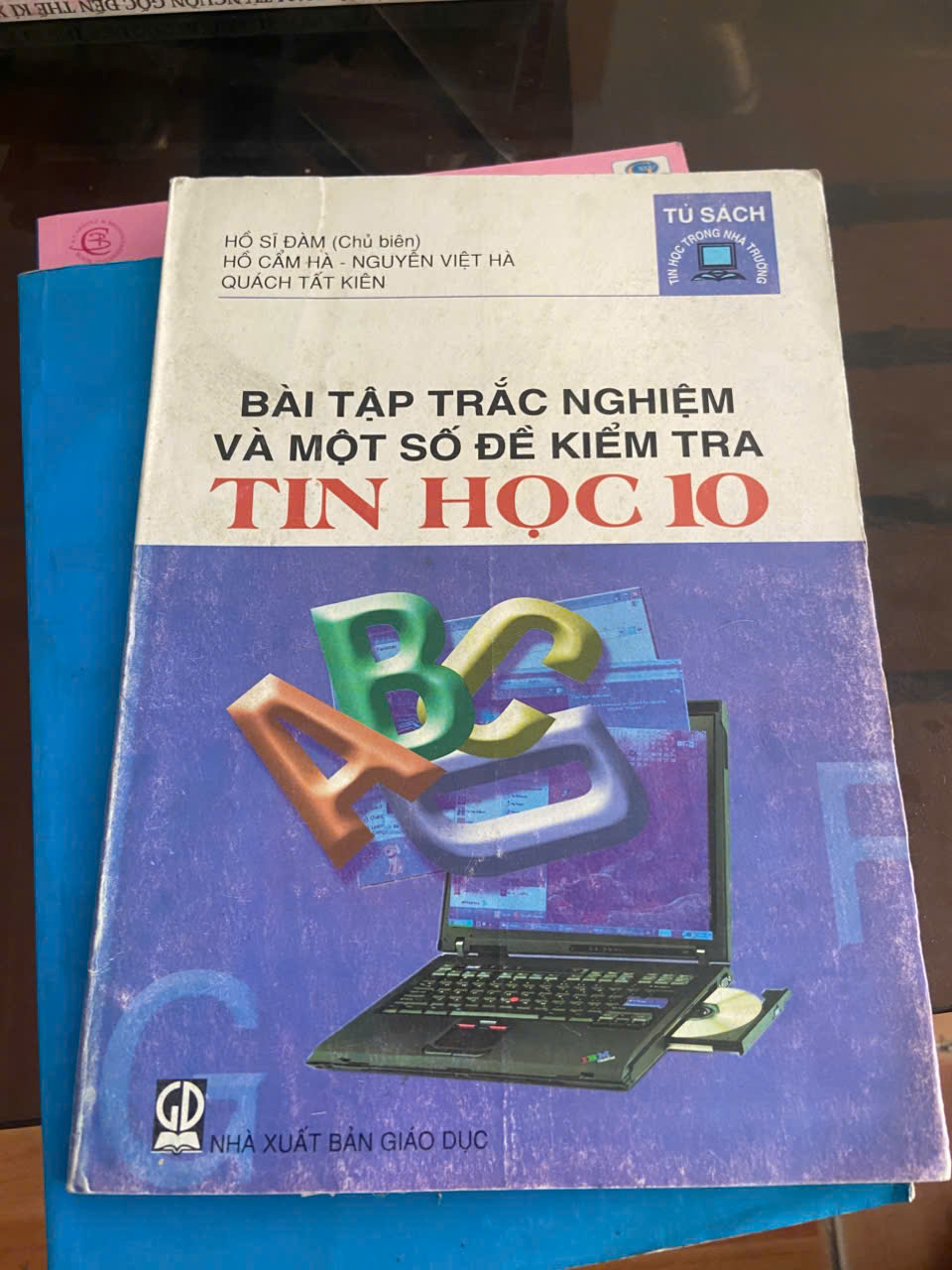 Bài tập trắc nghiệm và một số đề kiểm tra Tin học 10 Mới 80% (Sách giáo khoa - giáo trình) VAVO