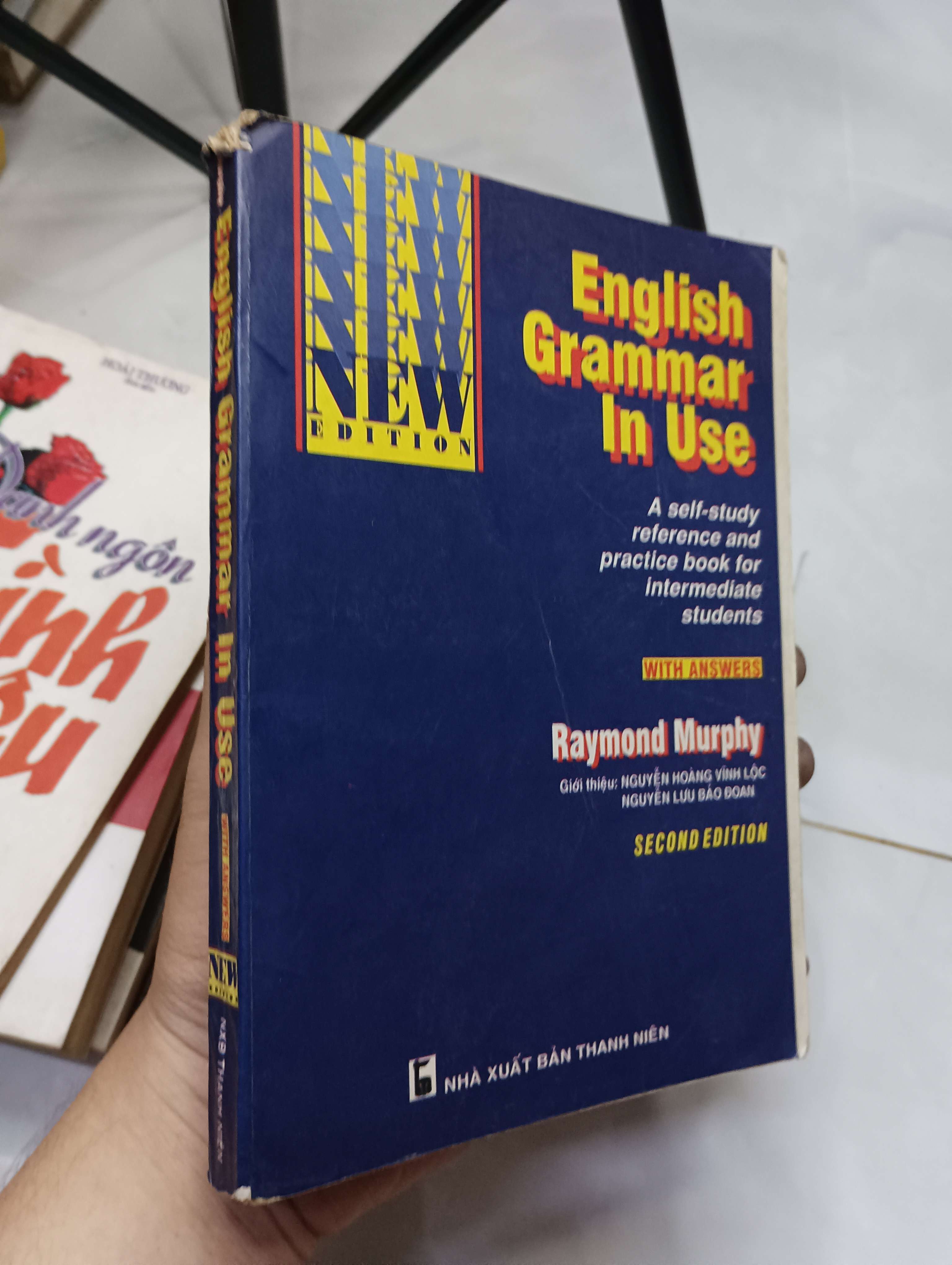 English Grammar In Use - Raymond Murphy 2000 70% ố có viết (Sách học ngoại ngữ) HLSC
