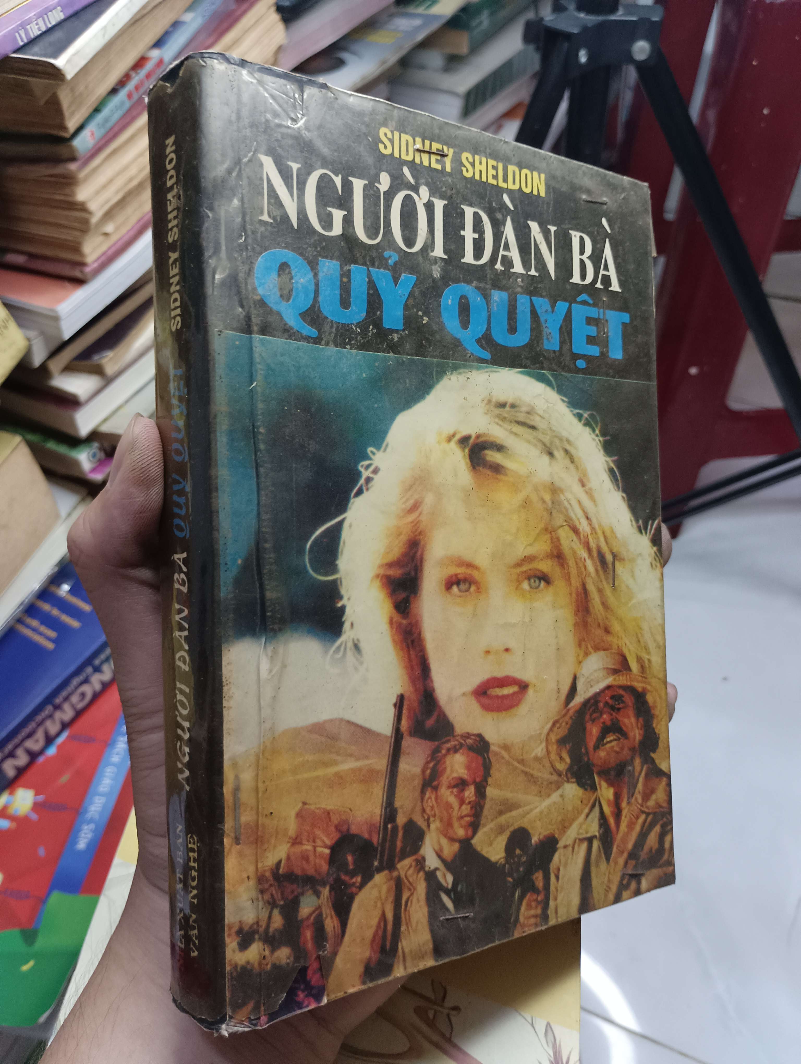 Người đàn bà quỷ quyệt - Sidney Sheldon 2002 80% ố hơi nhăn (Sách văn học) HLSC