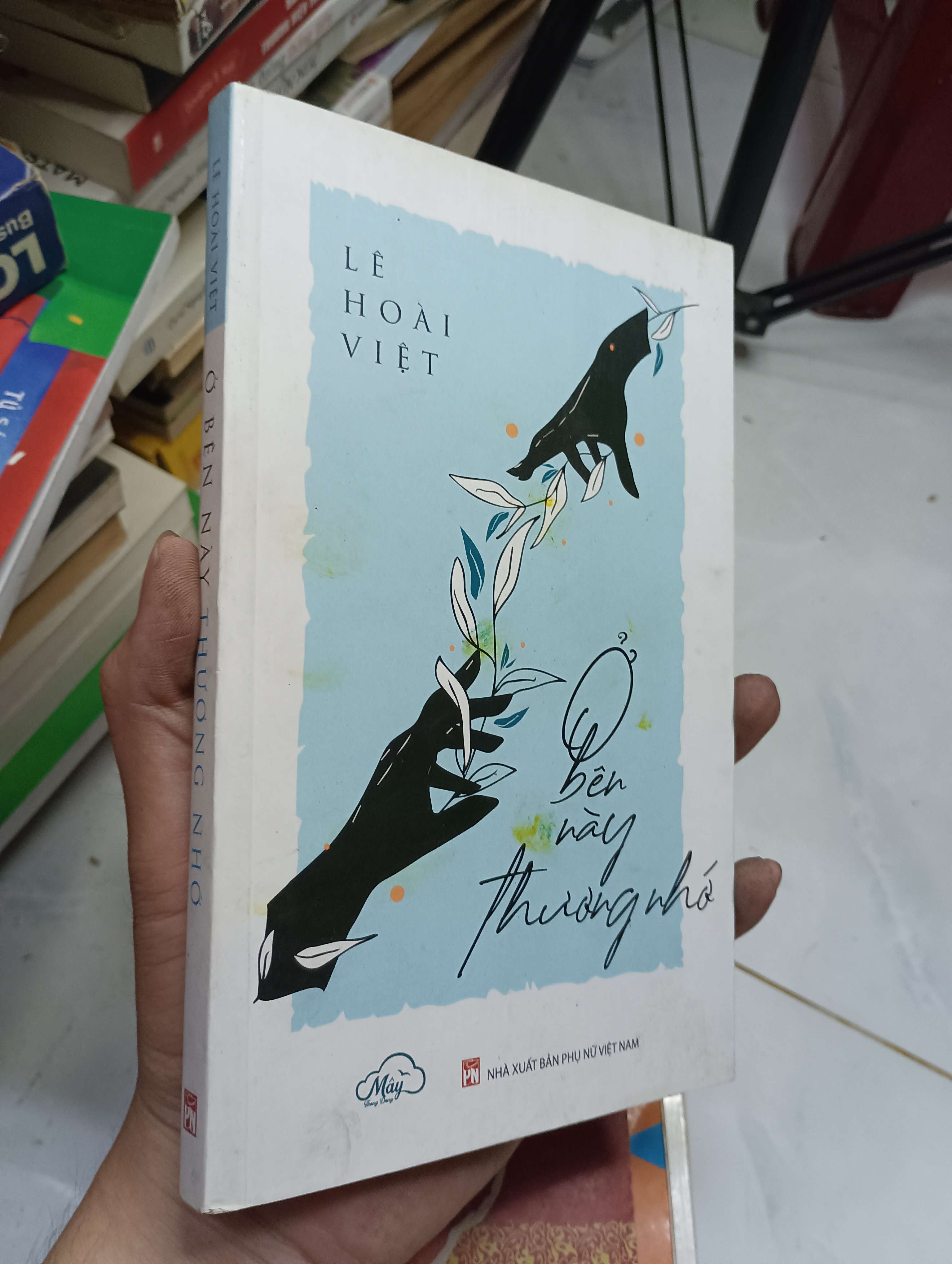 Ở bên này thương nhớ - Lê Hoài Việt 2022 80% ố (Sách văn học) HLSC