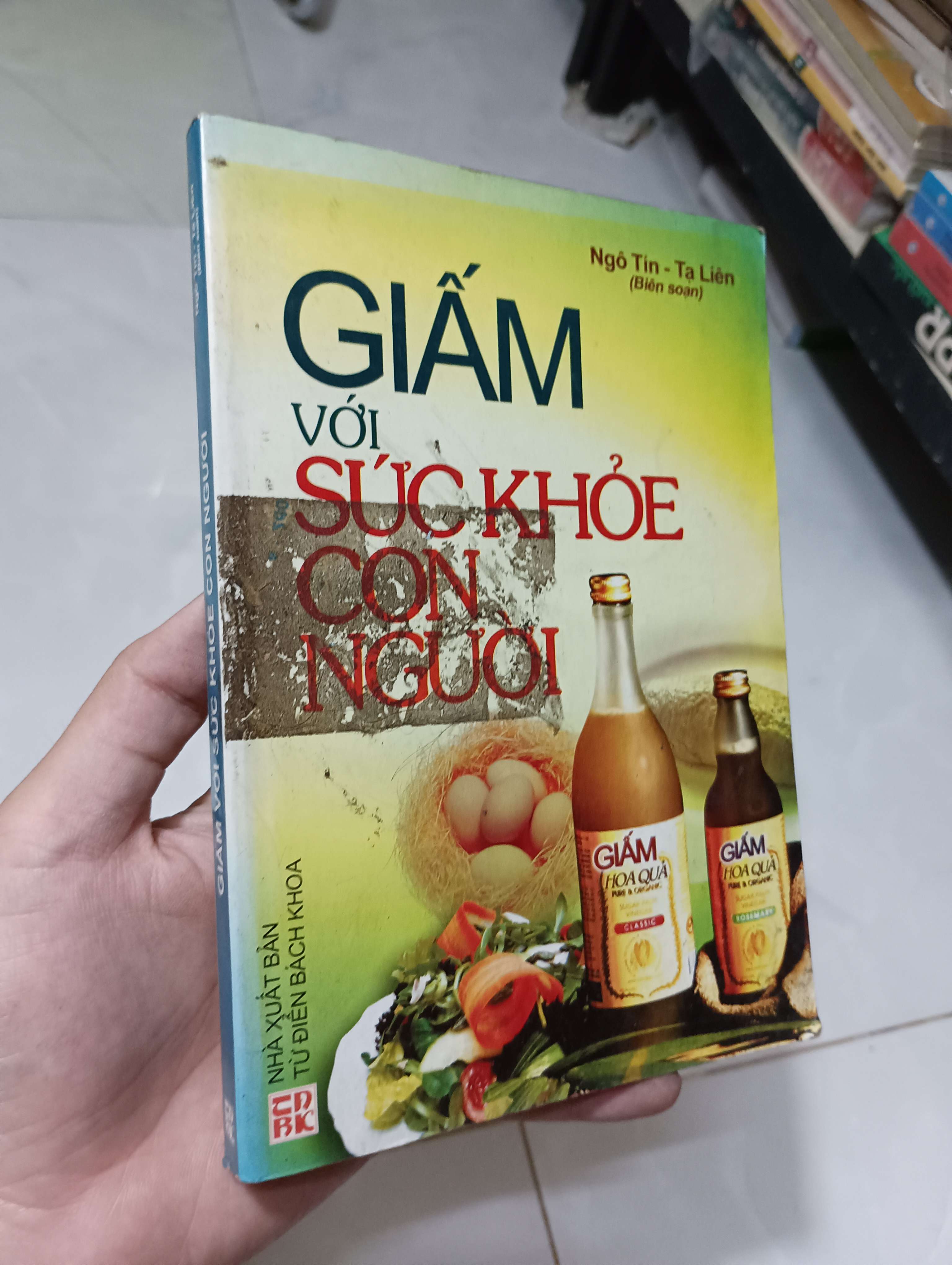 Giấm với sức khỏe con người - Ngô Tin & Tạ Liên 2006 80% ố (Sách kiến thức tổng hợp) HLSC