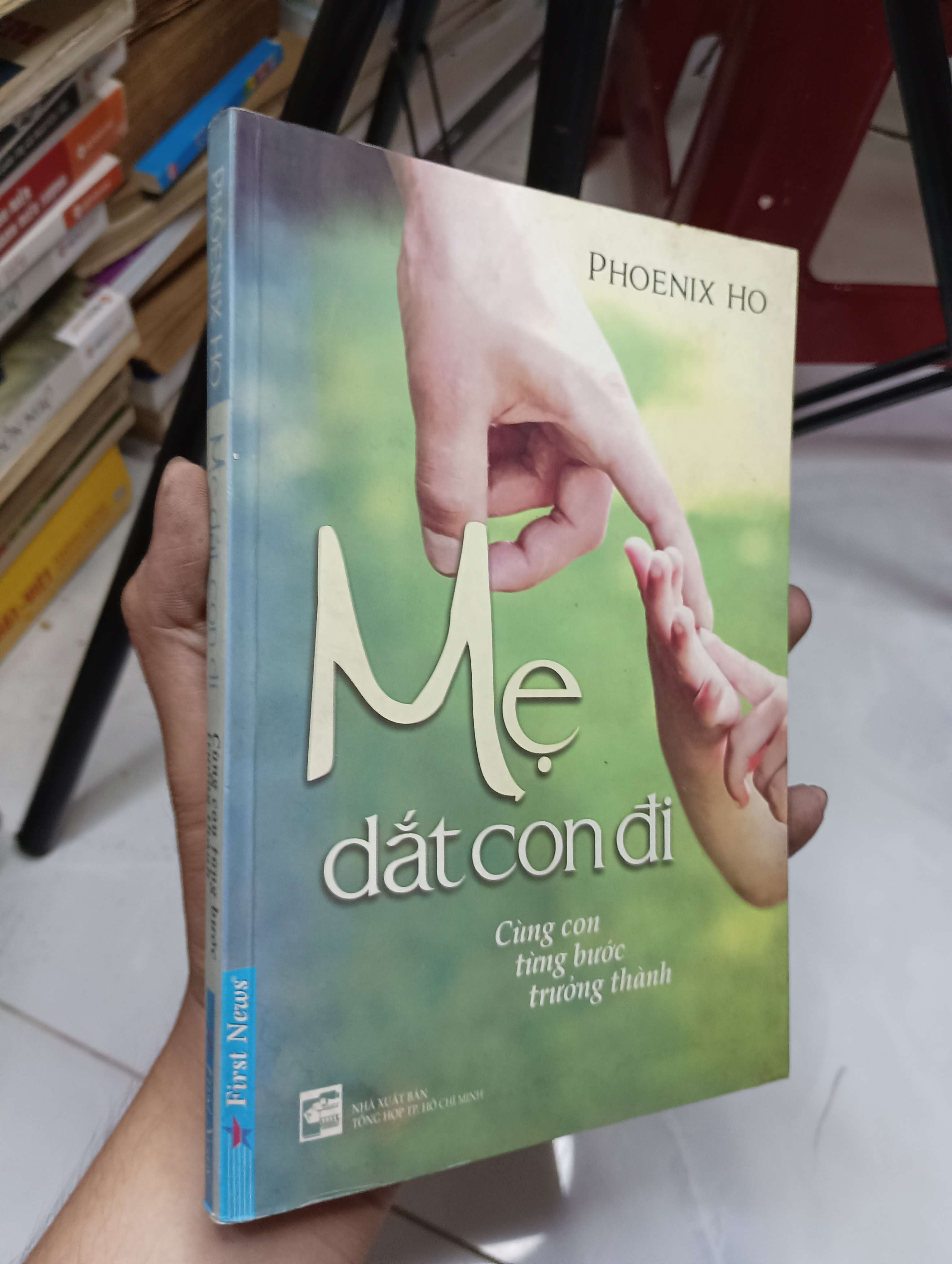 Mẹ dắt con đi - Phoenix Ho 2015 80% ố (Sách làm cha mẹ) HLSC