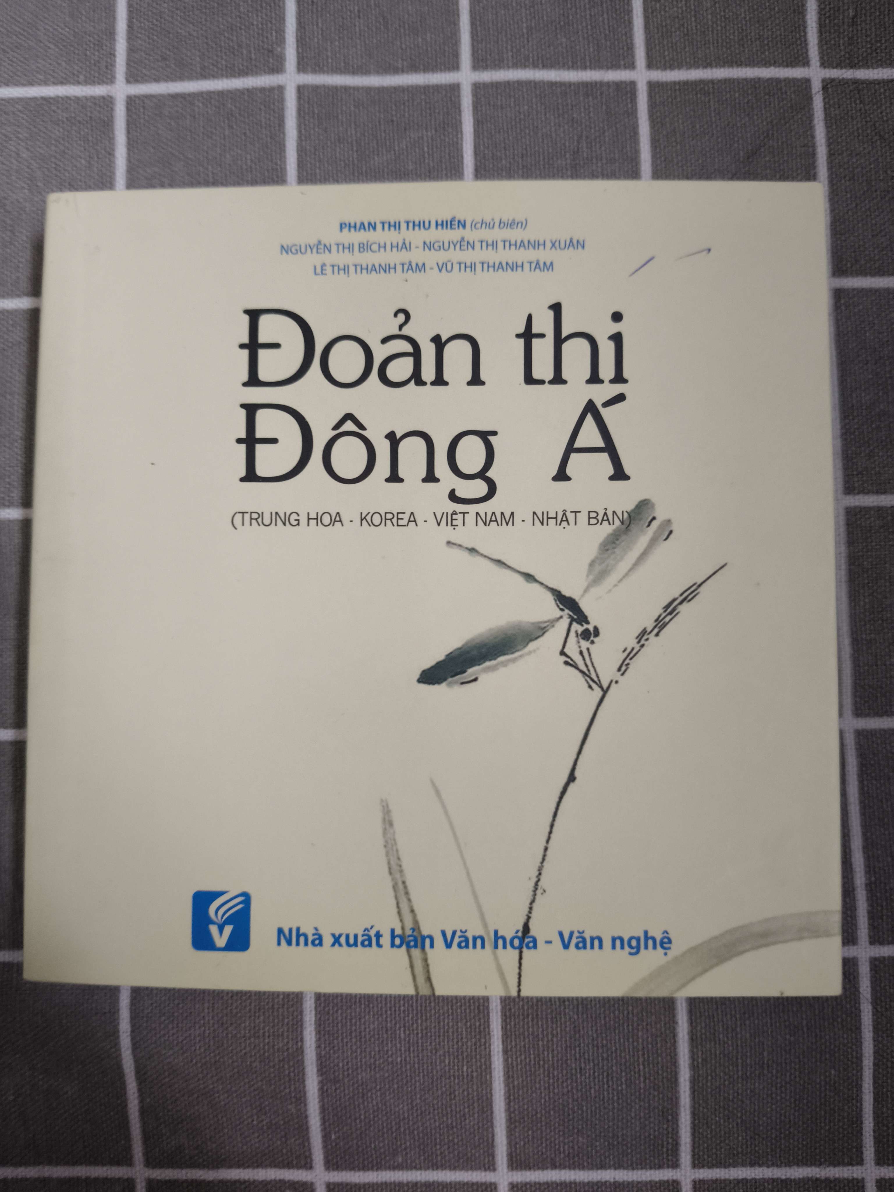 Đoản thi Đông Á - 2020 - 371 trang (Sách văn học) ANTQ