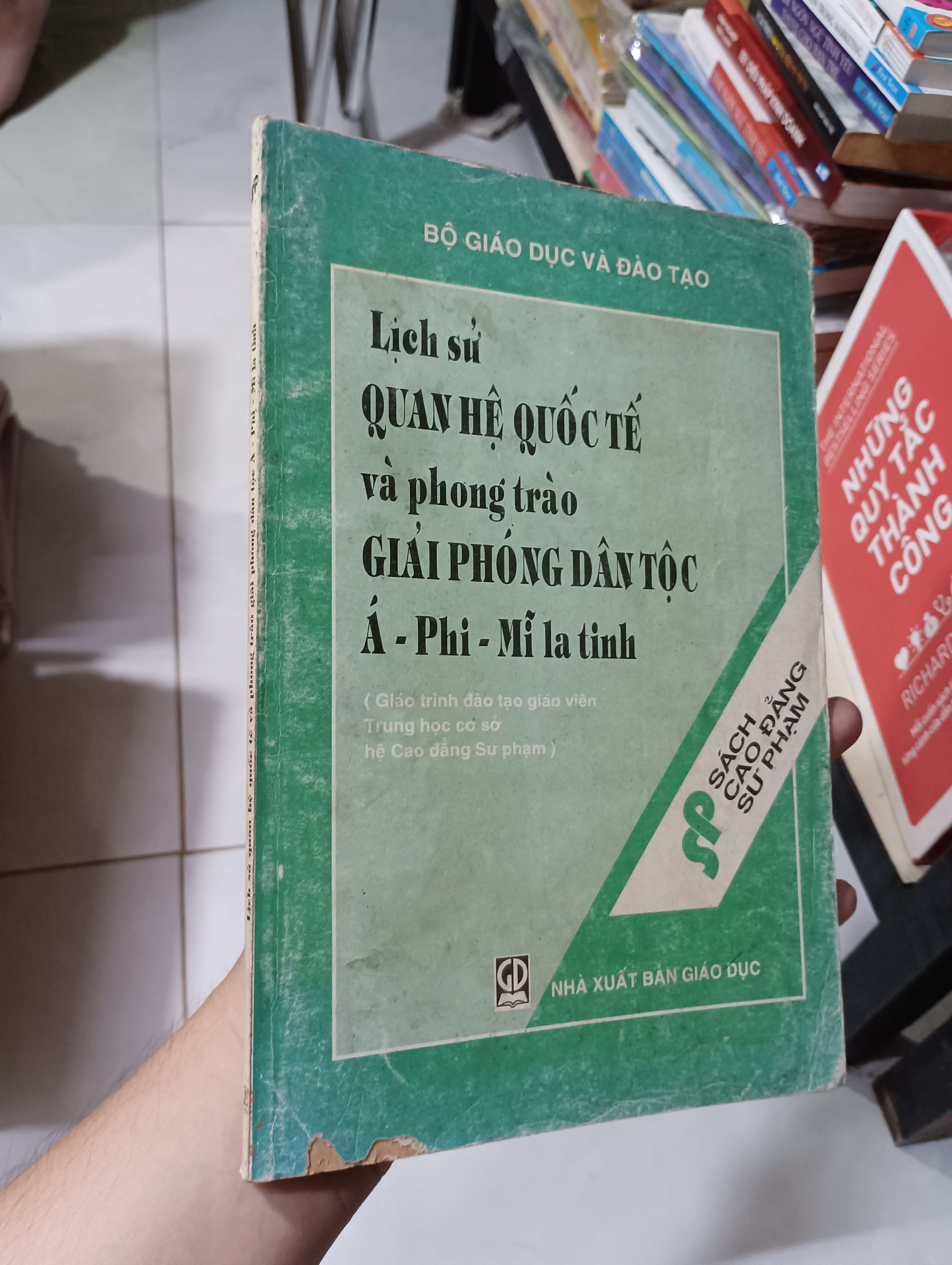 Lịch sử QUAN HỆ QUỐC TẾ và phong trào GIẢI PHÓNG DÂN TỘC Á - Phi - Mĩ la tinh 1999 80% ố (Sách giáo khoa - giáo trình) HLSC