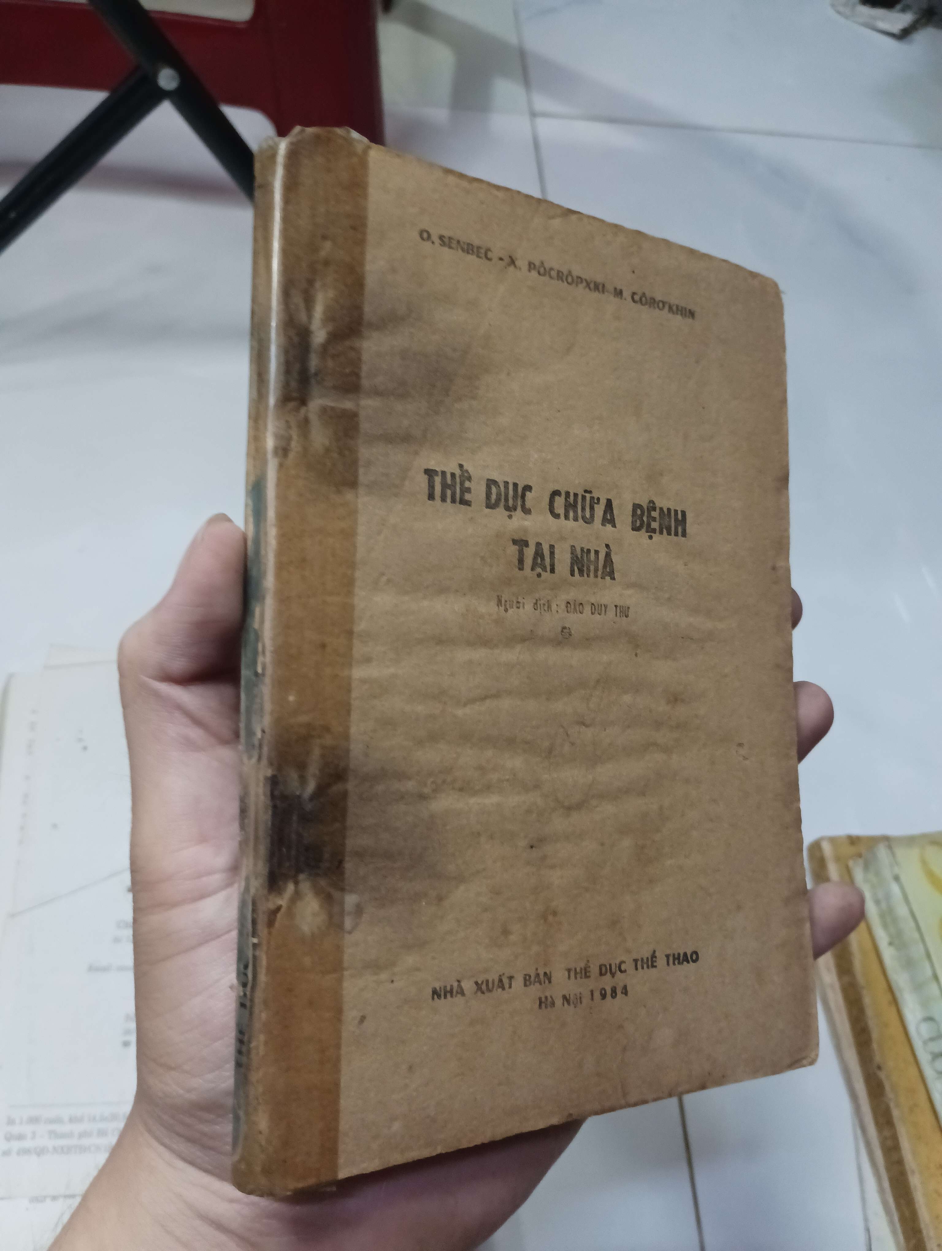 Thể dục chữa bệnh tại nhà (O. Senbec - X. Pôcrôpxki - M. Côrôkhin) 1984 70% bìa xấu (Sách Y học - Sức khỏe - Thể thao) HLSC