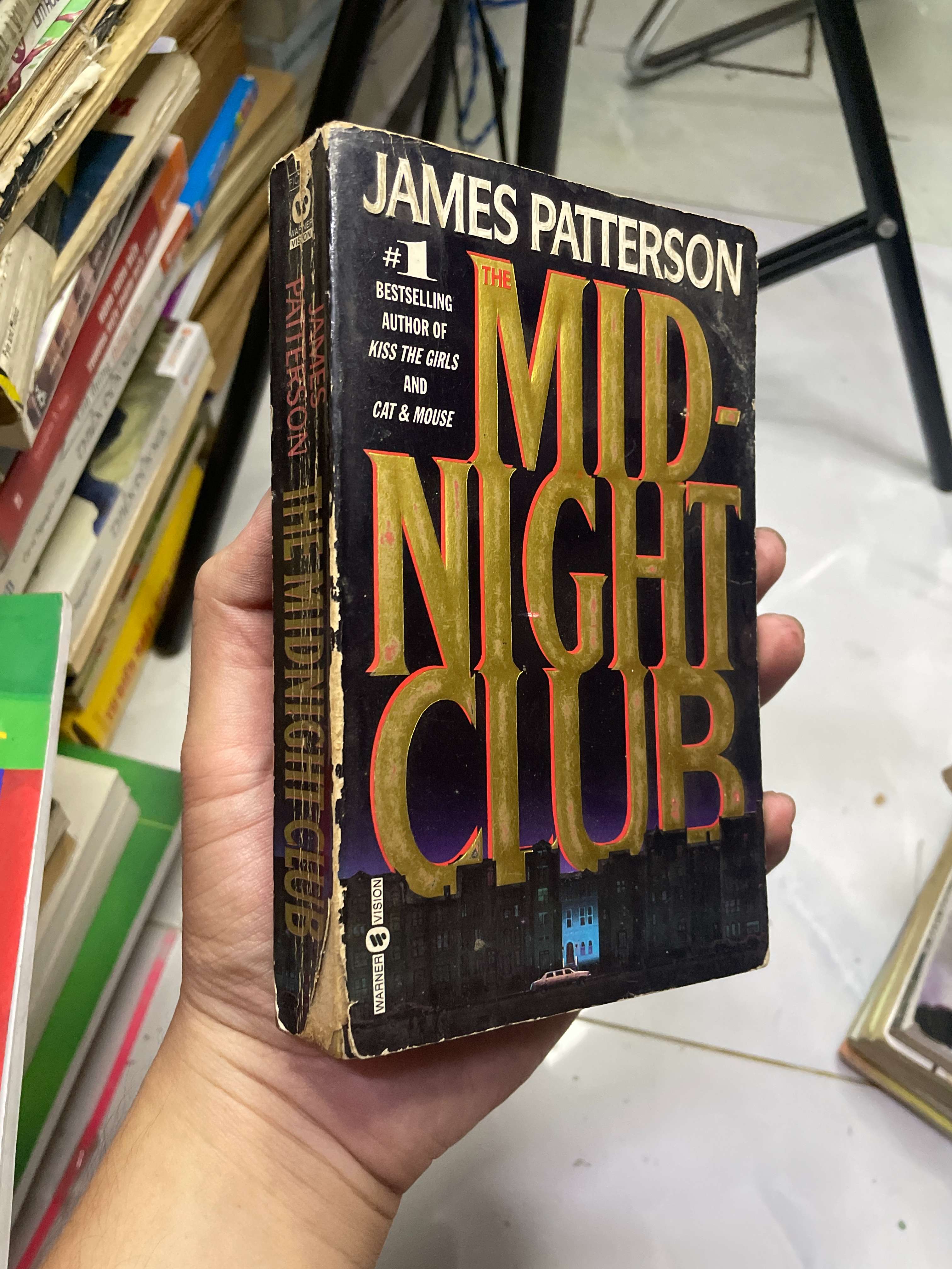 THE MIDNIGHT CLUB - JAMES PATTERSON 70% gáy hơi xấu (Sách ngoại) HLSC