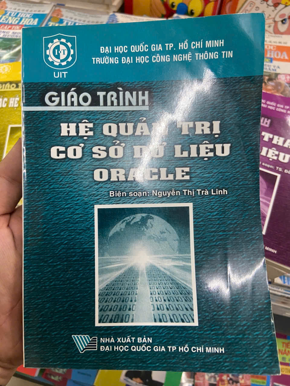Giáo trình hệ quản trị cơ sở dữ liệu Oracle - ĐHQG TPHCM, Trường đại học Công Nghệ Thông Tin Mới 80% (Sách giáo khoa - giáo trình) VAVO