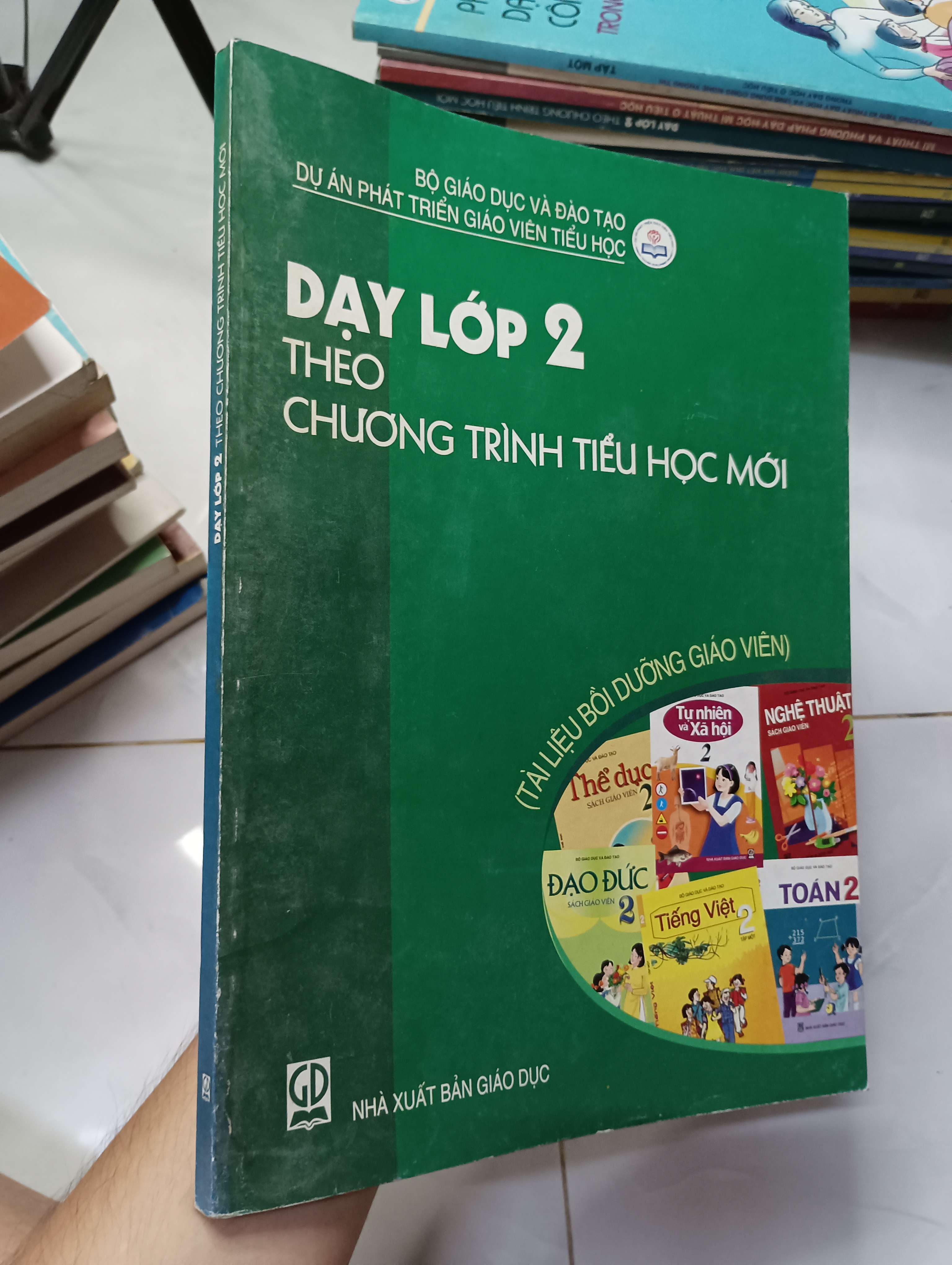 Dạy lớp 2 theo chương trình tiểu học mới (Tài liệu bồi dưỡng giáo viên) 2006 80% (tồn kho 2) (Sách giáo khoa - giáo trình) HLSC