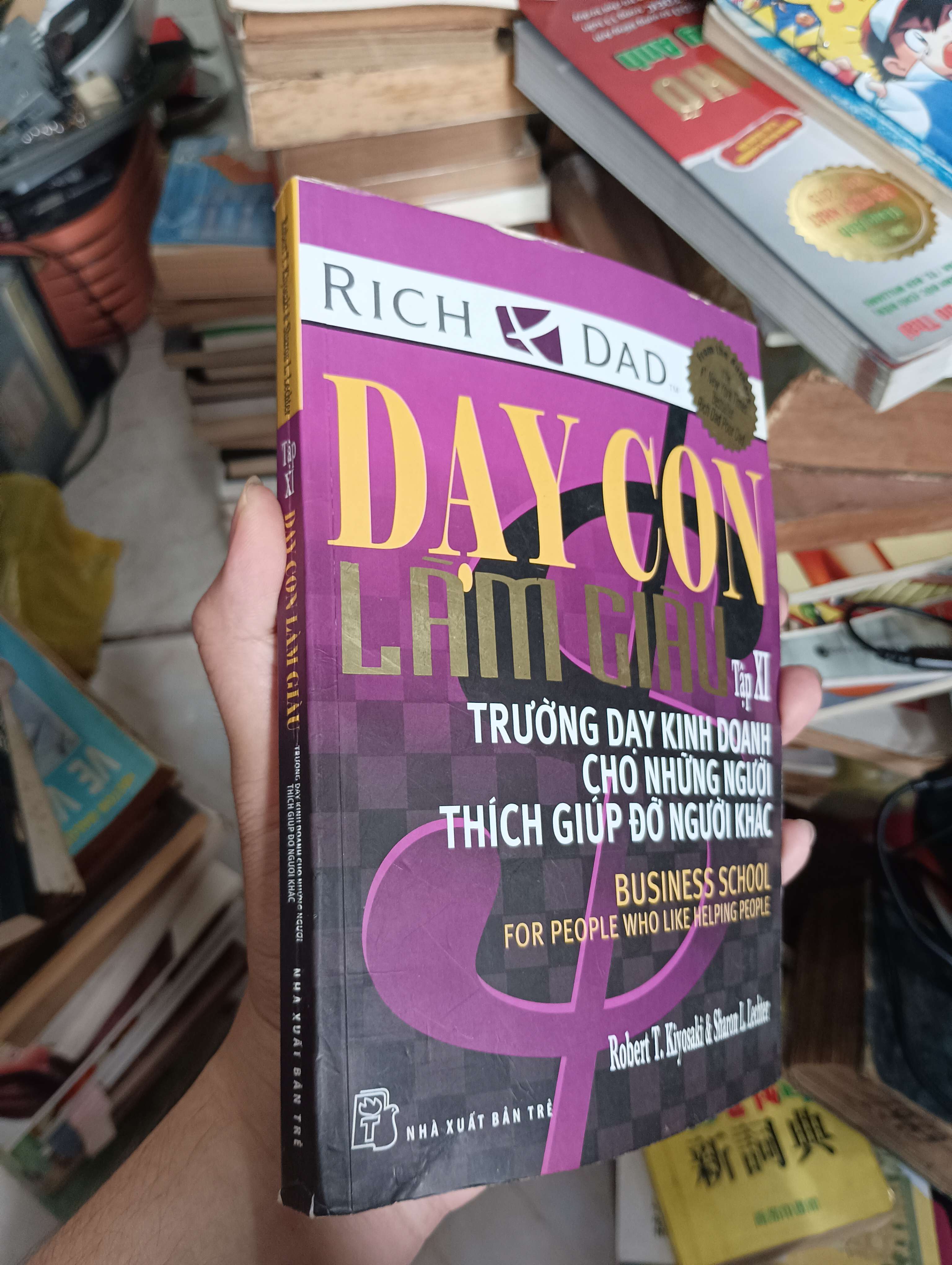 DẠY CON LÀM GIÀU (Tập 11): Trường dạy kinh doanh cho những người thích giúp đỡ người khác - Robert T. Kiyosaki & Sharon L. Lechter 2013 (Kinh doanh - Marketing) KSX