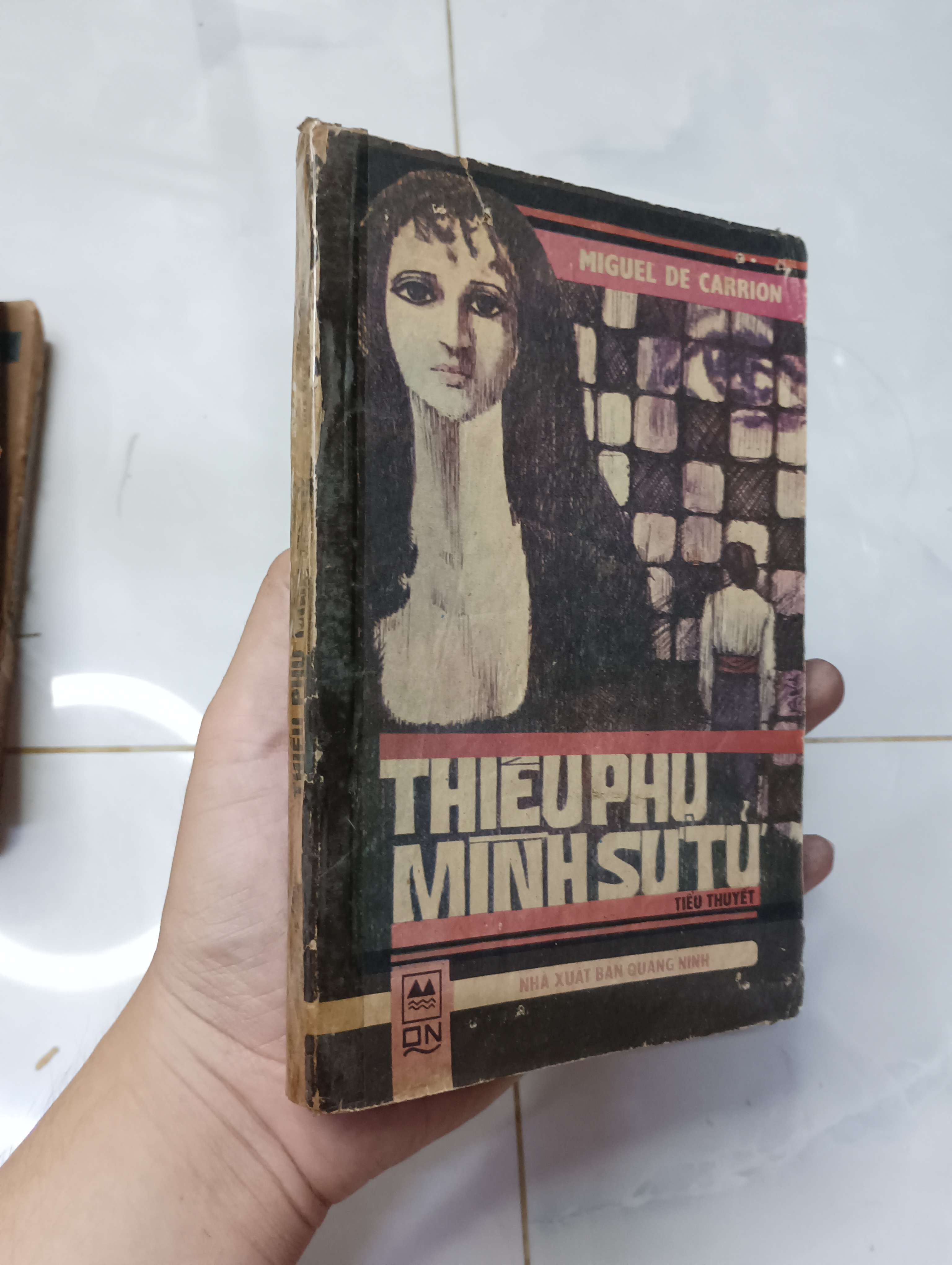Thiếu phụ Minh-sư-tú (Miguel De Carrion) 1988 70% ố có viết (Văn học nước ngoài) HLSC