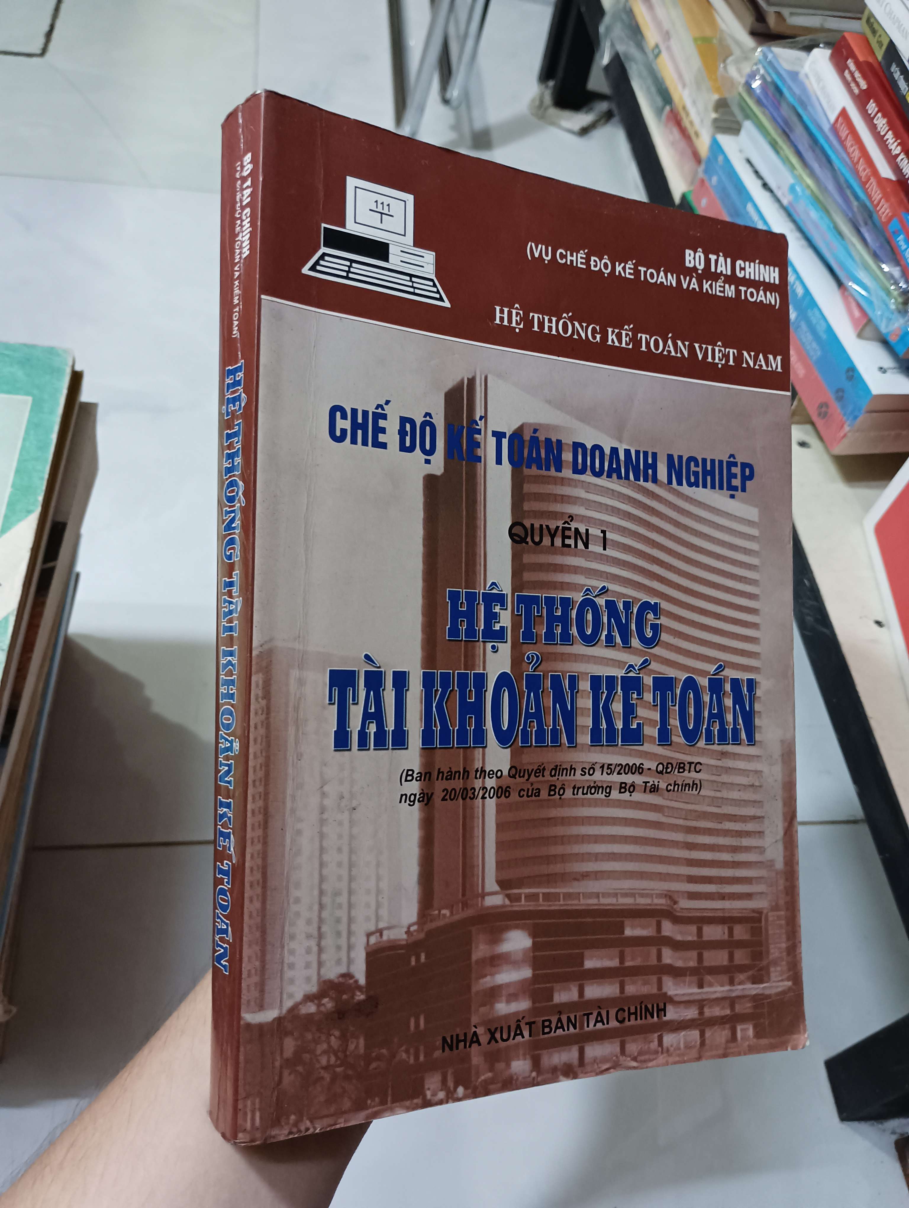 CHẾ ĐỘ KẾ TOÁN DOANH NGHIỆP - QUYỂN 1: HỆ THỐNG TÀI KHOẢN KẾ TOÁN 2006 80% ố có viết (Sách chính trị - pháp lý) HLSC