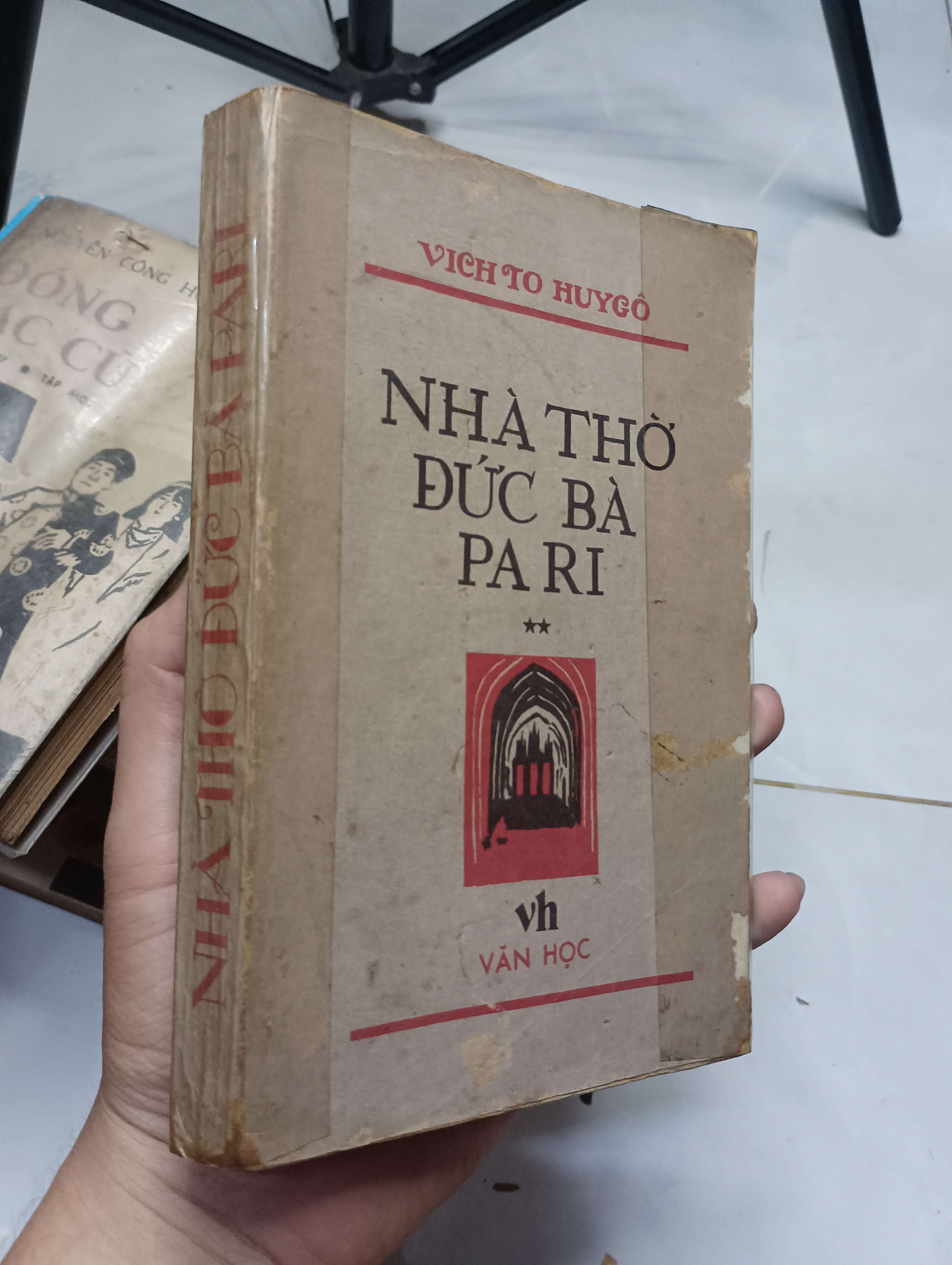 Nhà thờ Đức Bà Pari - Vich to Huygô 1985 70% (Tiểu Thuyết) HLSC