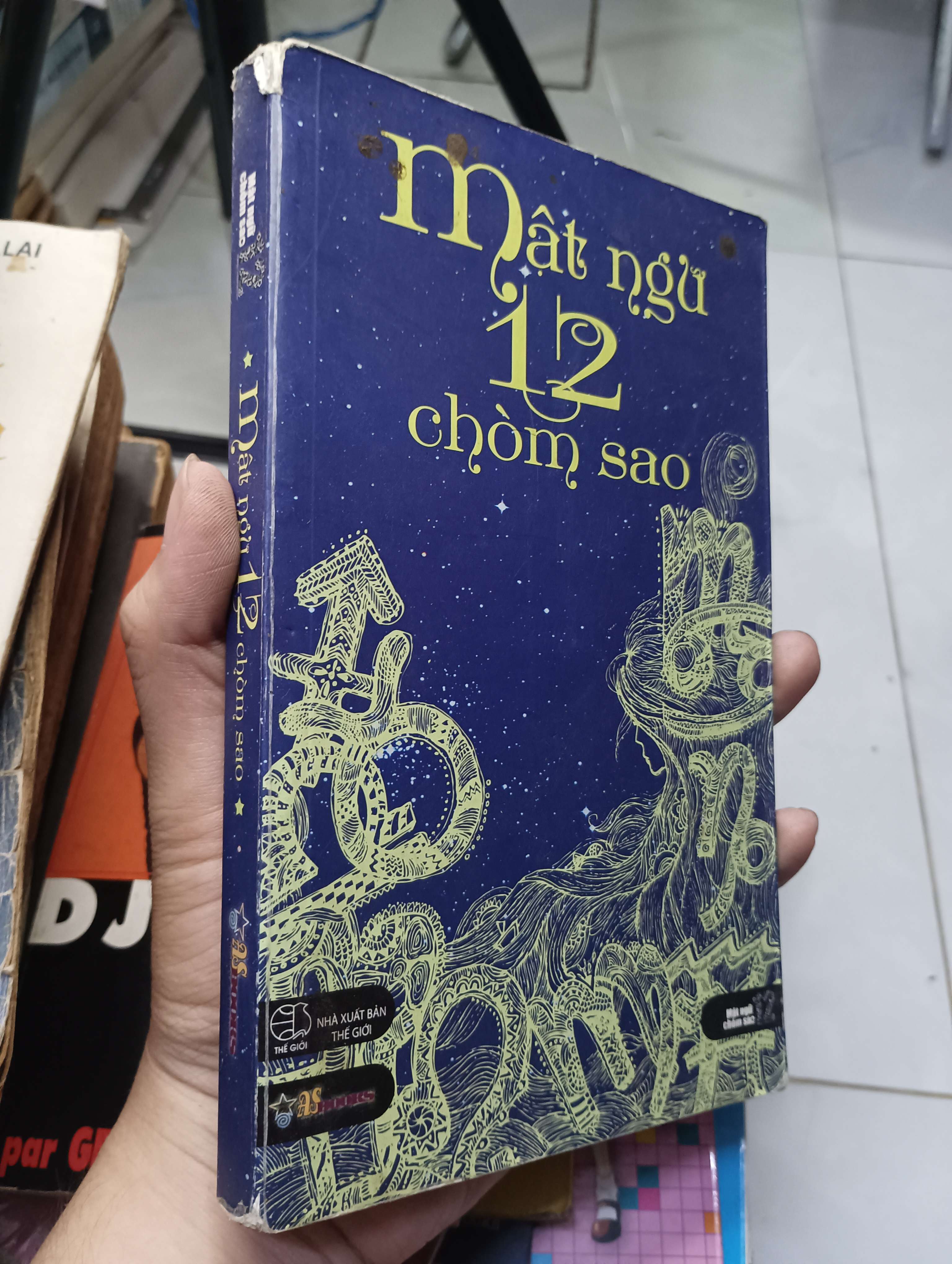 Mật ngữ 12 chòm sao 2015 80% ố bìa dơ (Sách kiến thức tổng hợp) HLSC