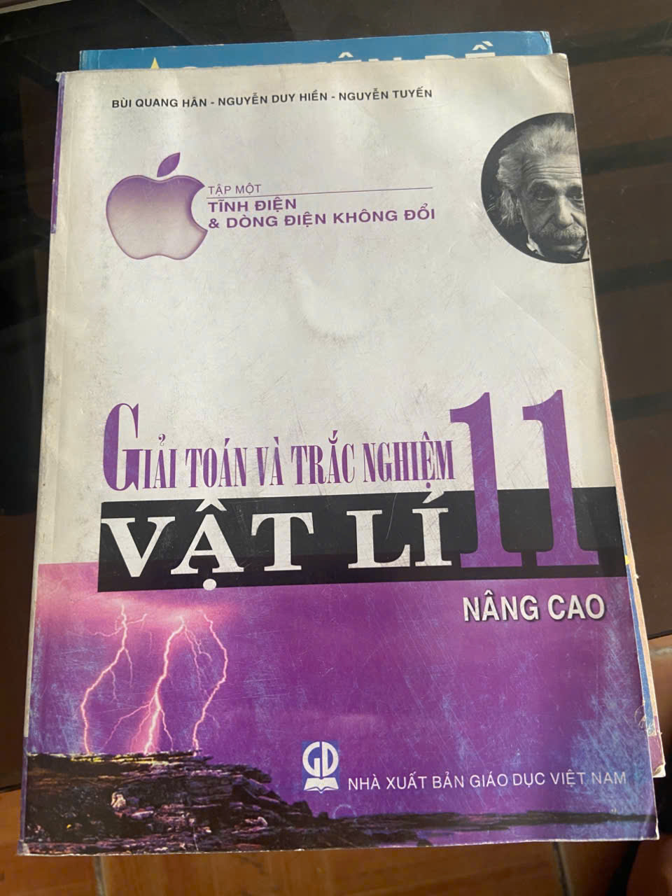 Giải toán và trắc nghiệm Vật lí 11 nâng cao Mới 80% (Sách giáo khoa - giáo trình) VAVO