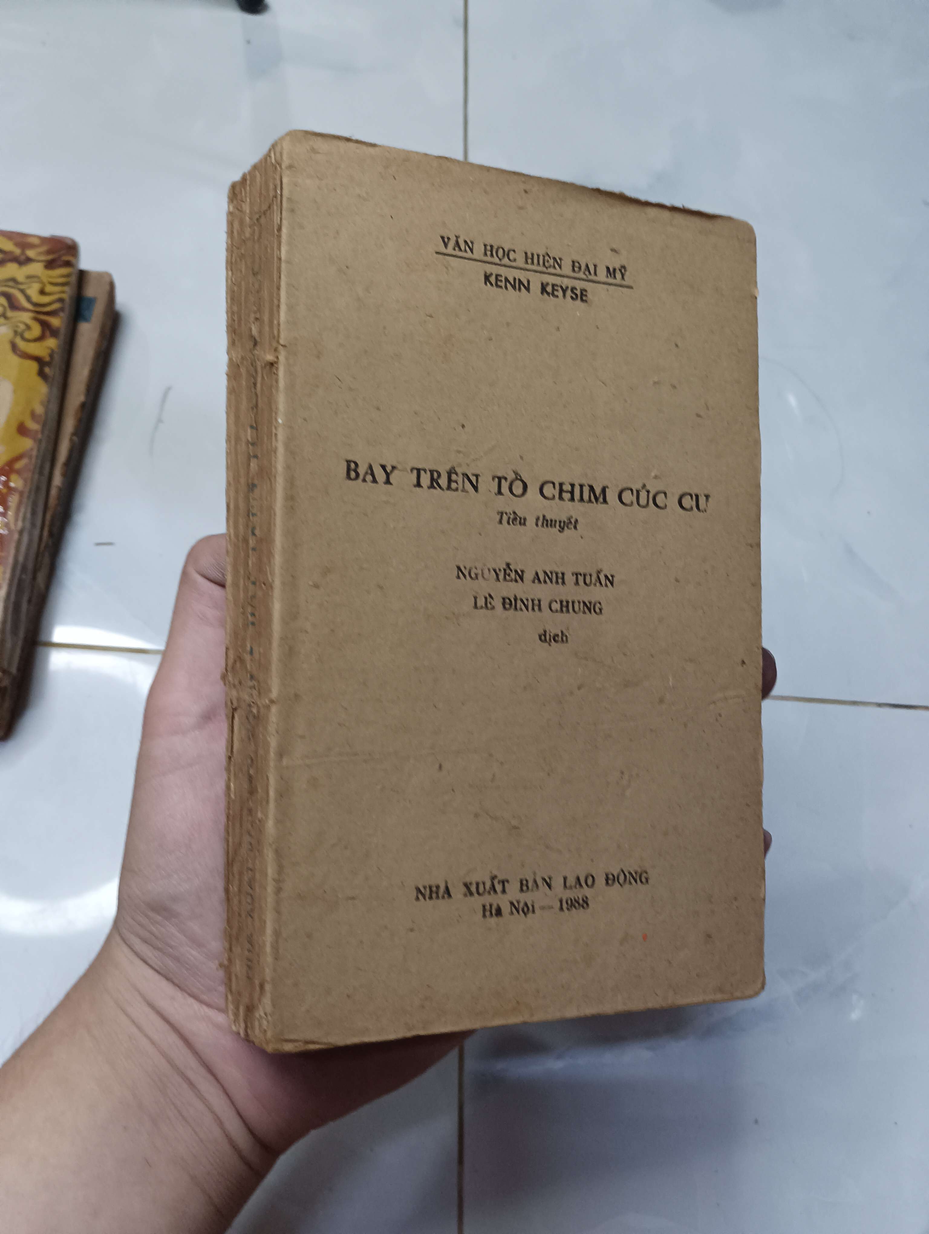 Bay trên tổ chim cúc cu - Ken Kesey 1988 70% ố mất bìa (Văn học nước ngoài) HLSC