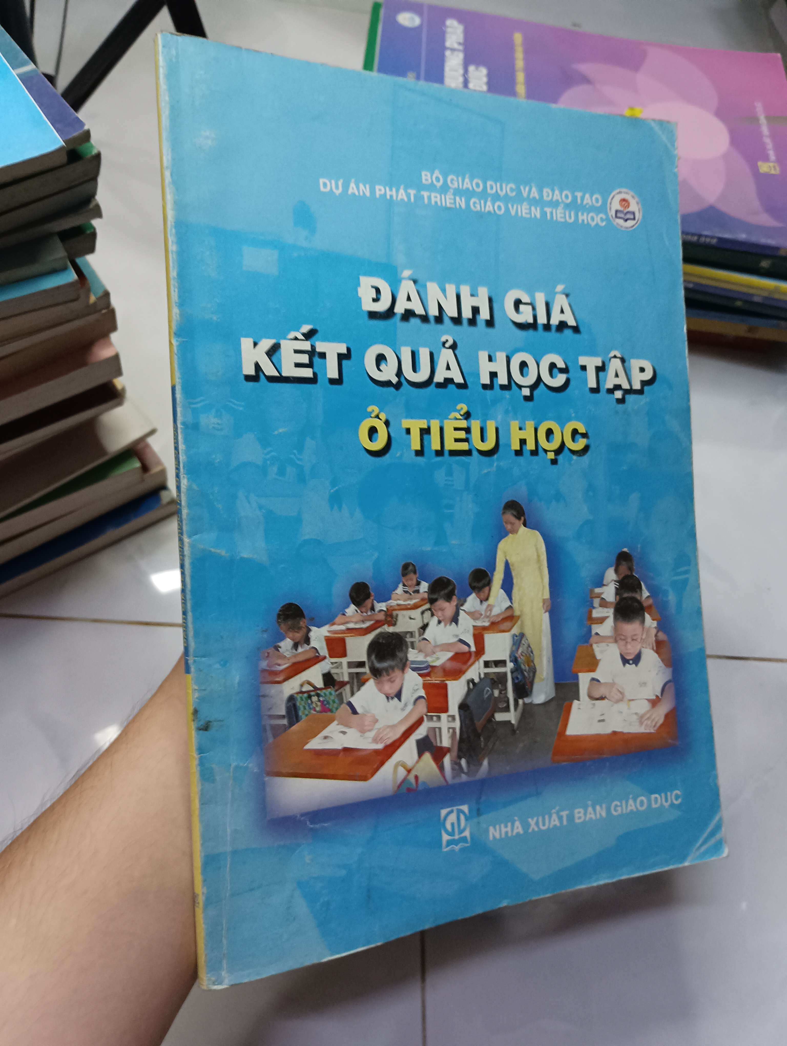 Đánh giá kết quả học tập ở tiểu học 2006 80% bìa hơi nhăn (tồn kho 4) (Sách giáo khoa - giáo trình) HLSC