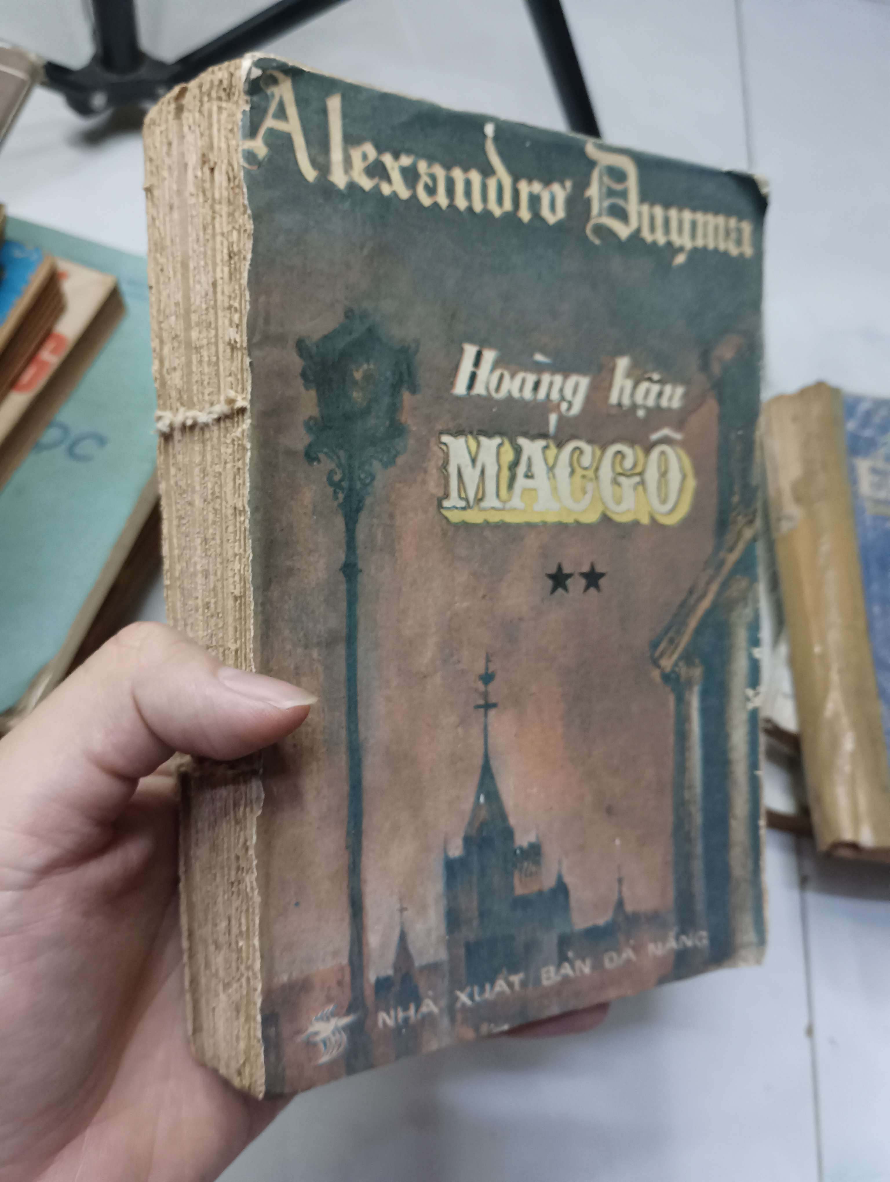 Hoàng hậu Maccô - Alexandro Duyma 1988 70% bung bìa (Văn học nước ngoài) HLSC