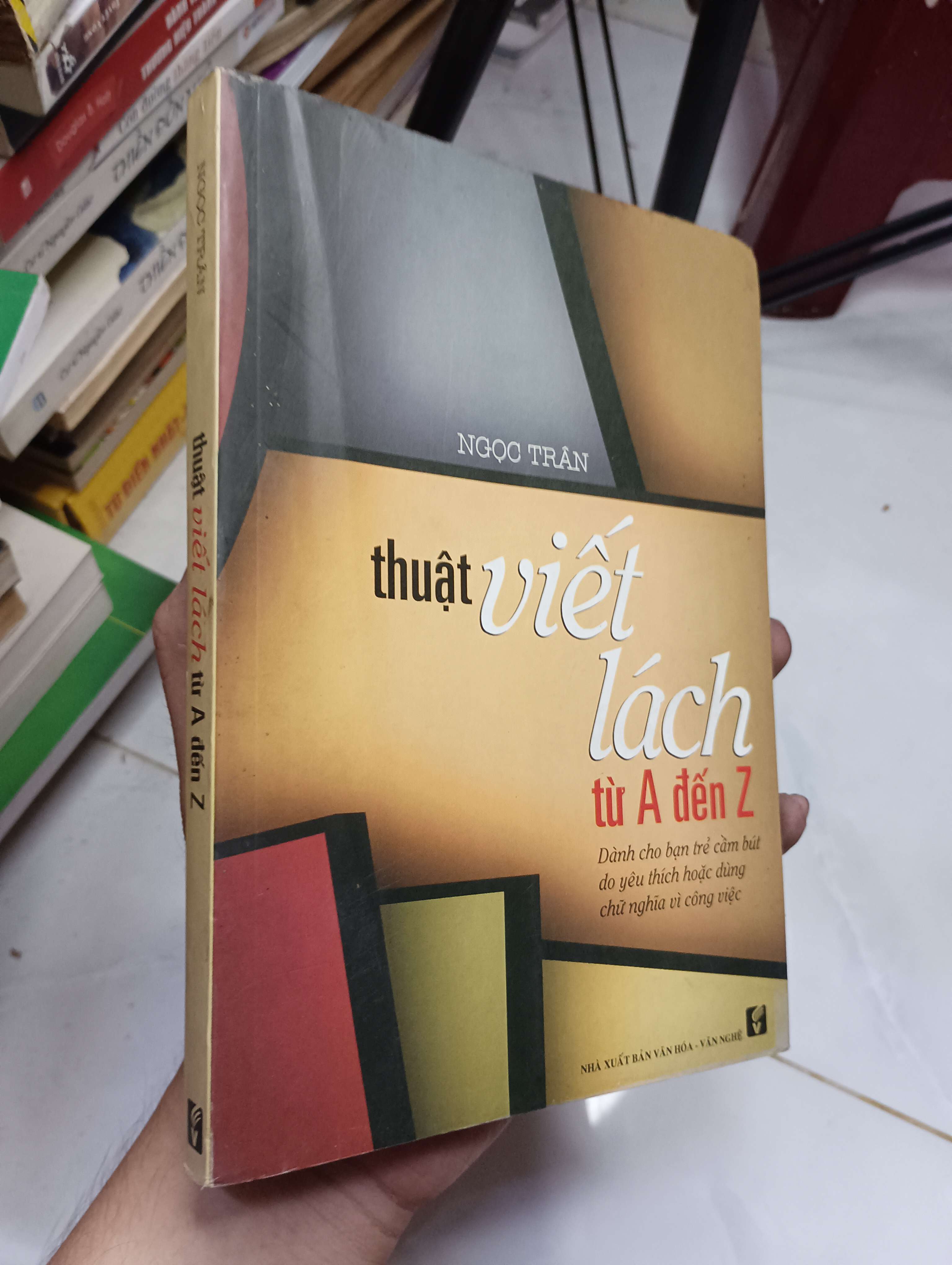 Thuật viết lách từ A đến Z - Ngọc Trân 2015 80% ố (Sách kỹ năng) HLSC