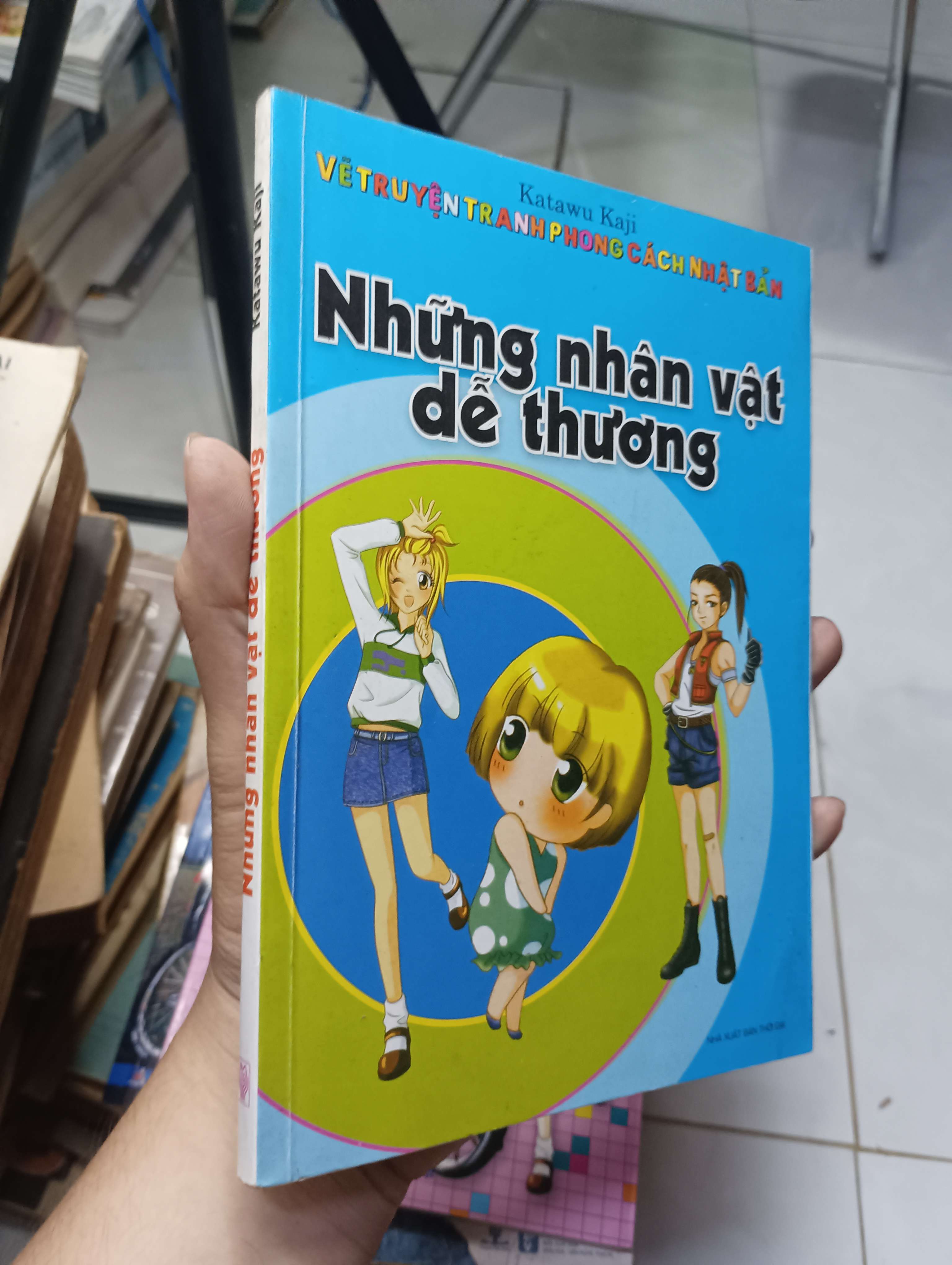 Vẻ truyện tranh phong cách Nhật Bản: Những nhân vật dễ thương - Katawu Kaji 2011 80% ố (Sách văn học) HLSC