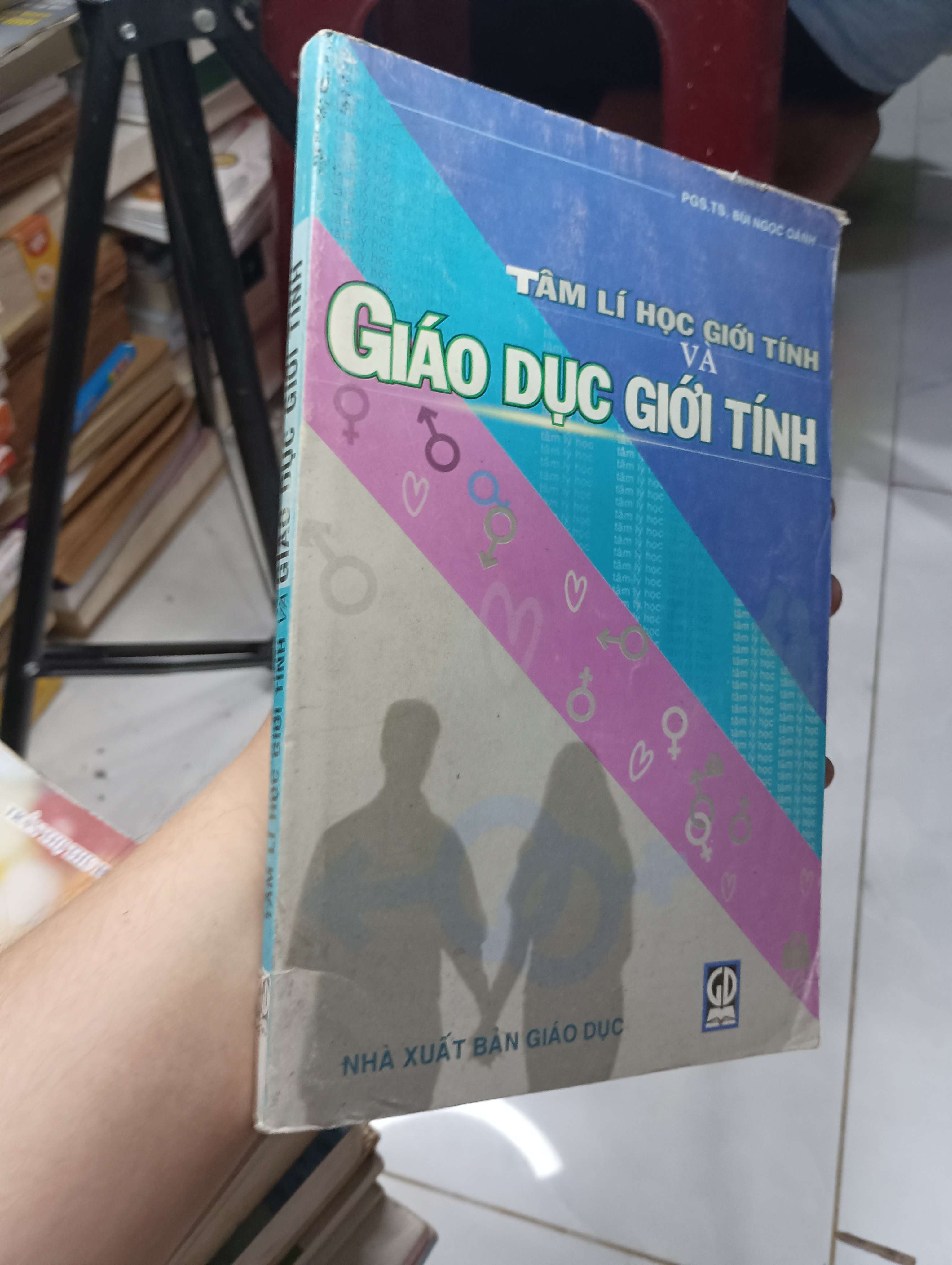 Tâm lí học giới tính và Giáo dục giới tính - PGS.TS. Bùi Ngọc Oánh 2006 80% ố (Sách tâm lý học - giới tính) HLSC