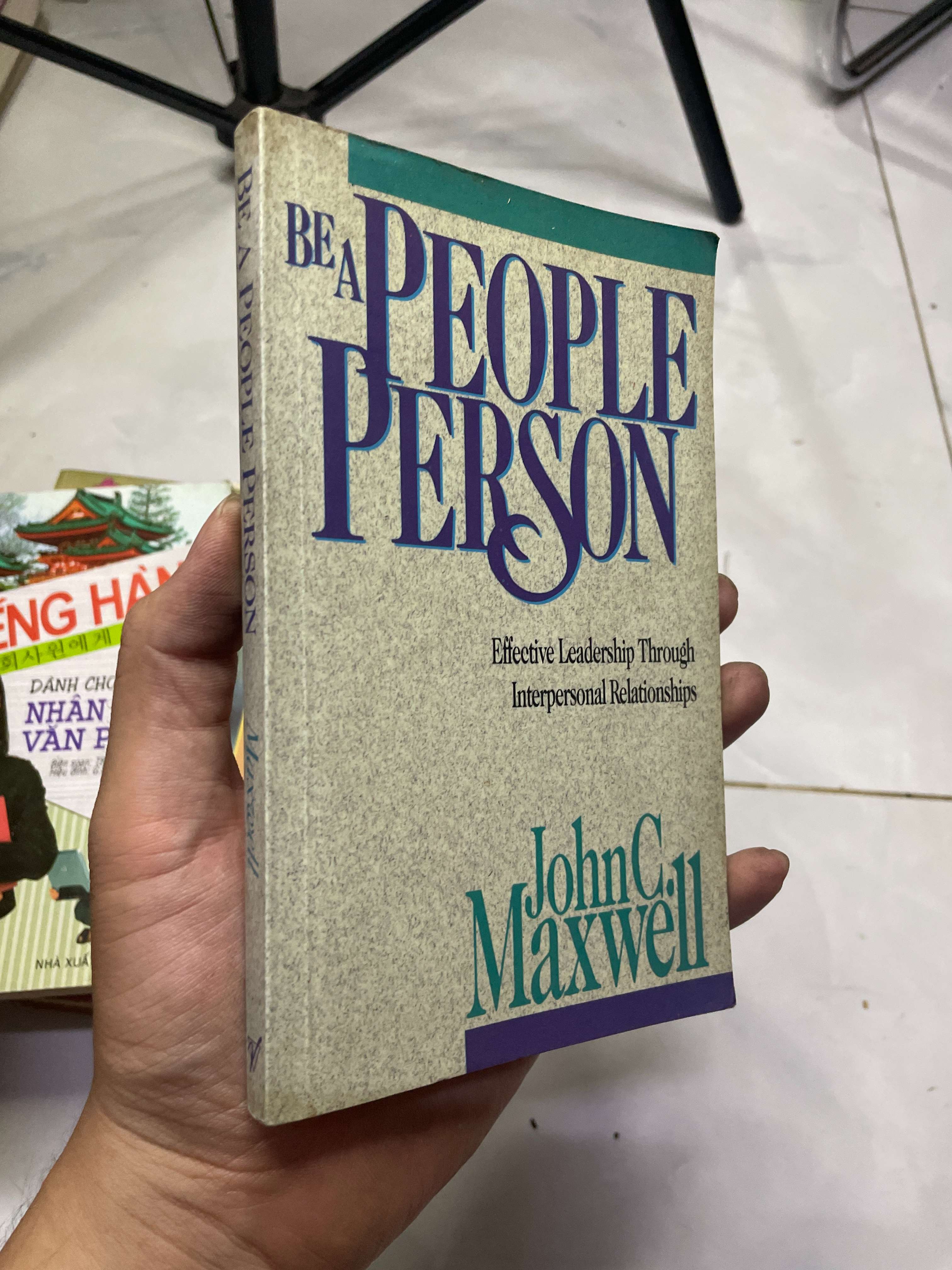BE A PEOPLE PERSON - John C. Maxwell 80% ố (Sách ngoại) HLSC