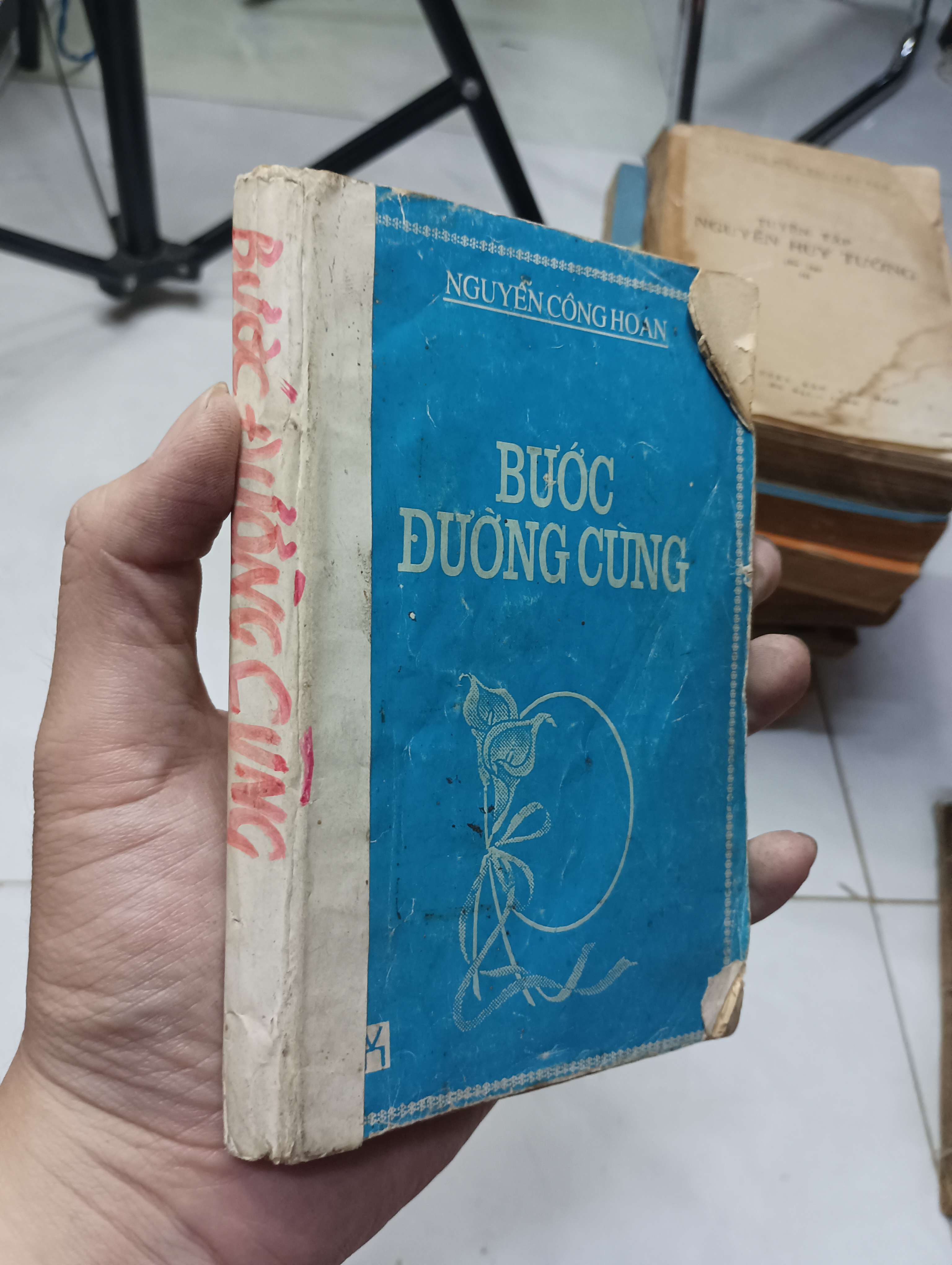 Bước đường cùng - Nguyễn Công Hoan 1995 70% bìa xấu có viết (Tiểu Thuyết) HLSC